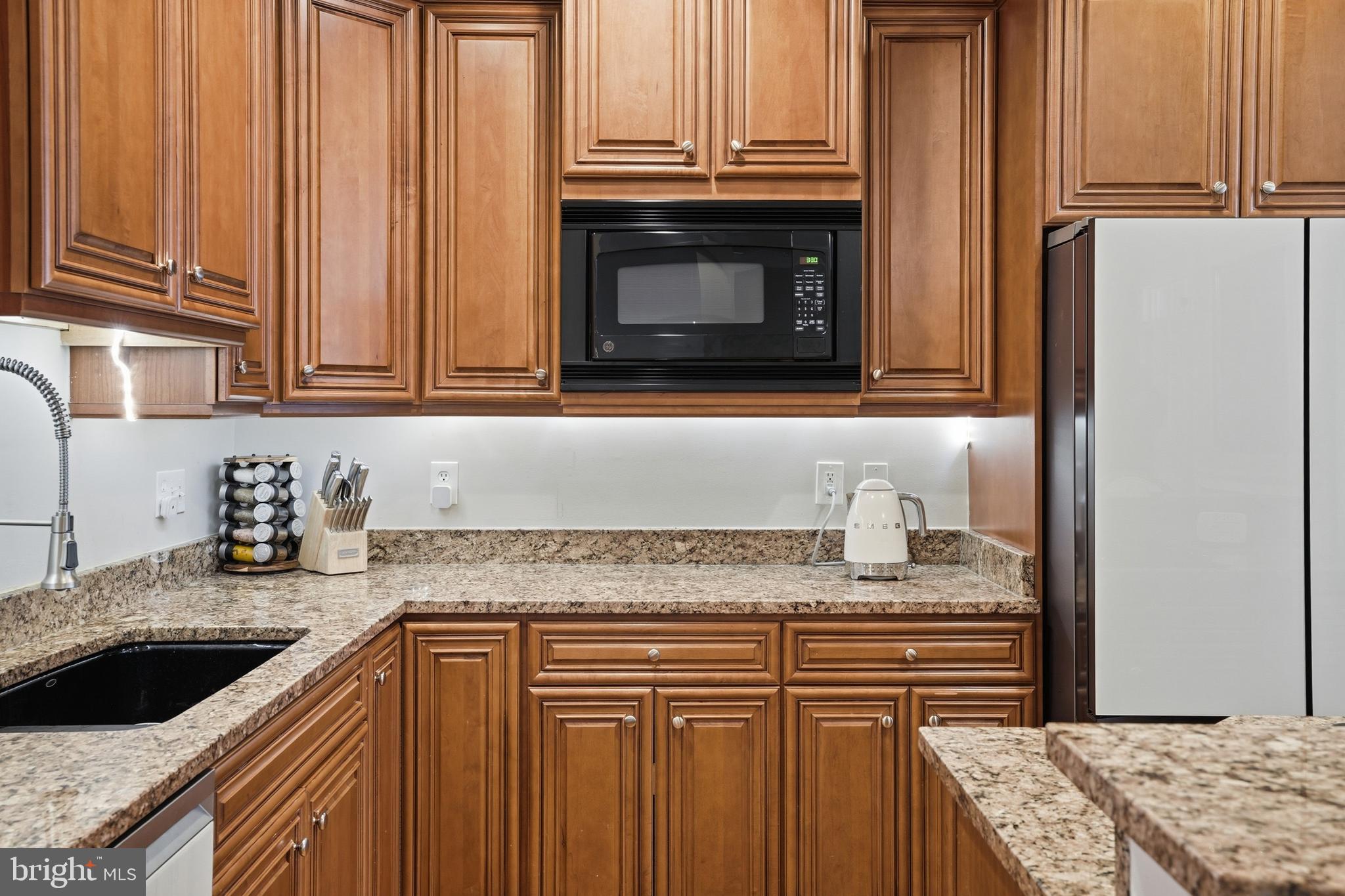 MCLEAN PLACE - Residential