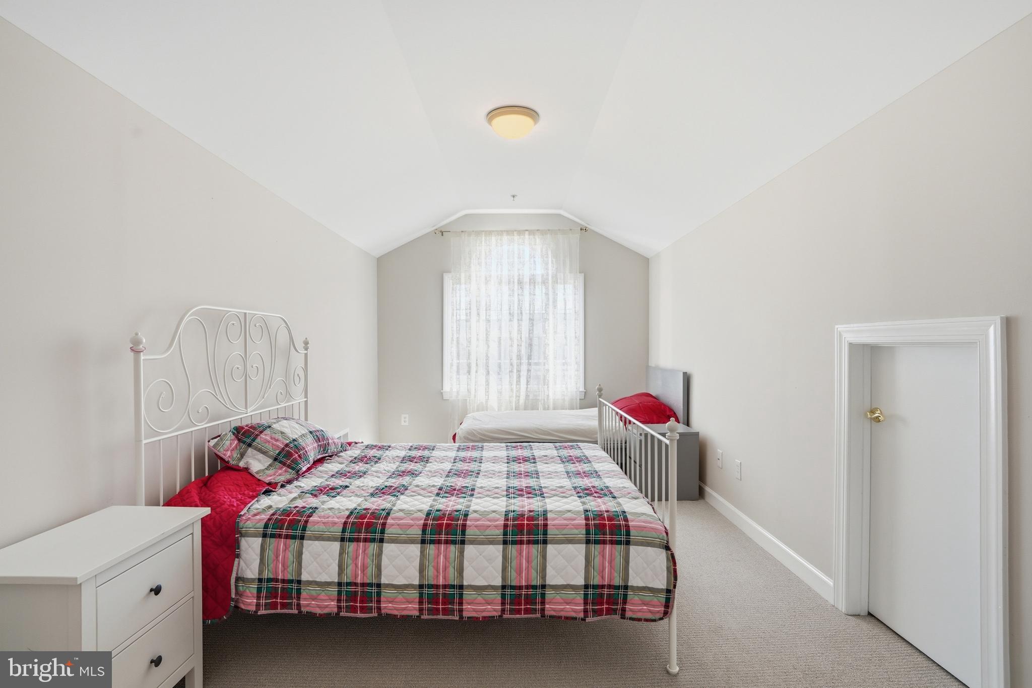 MCLEAN PLACE - Residential