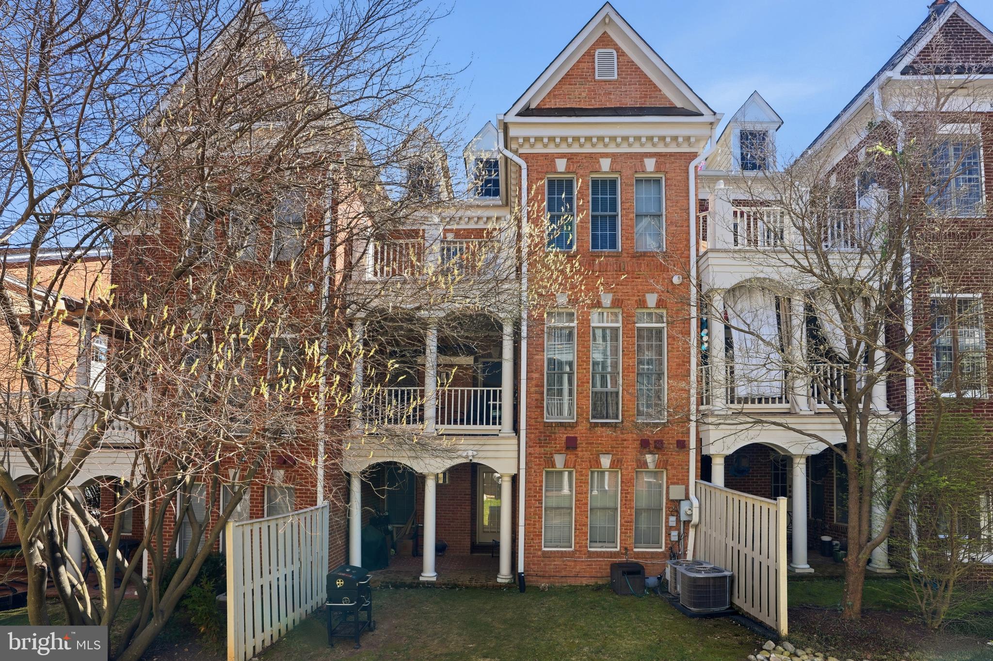 MCLEAN PLACE - Residential