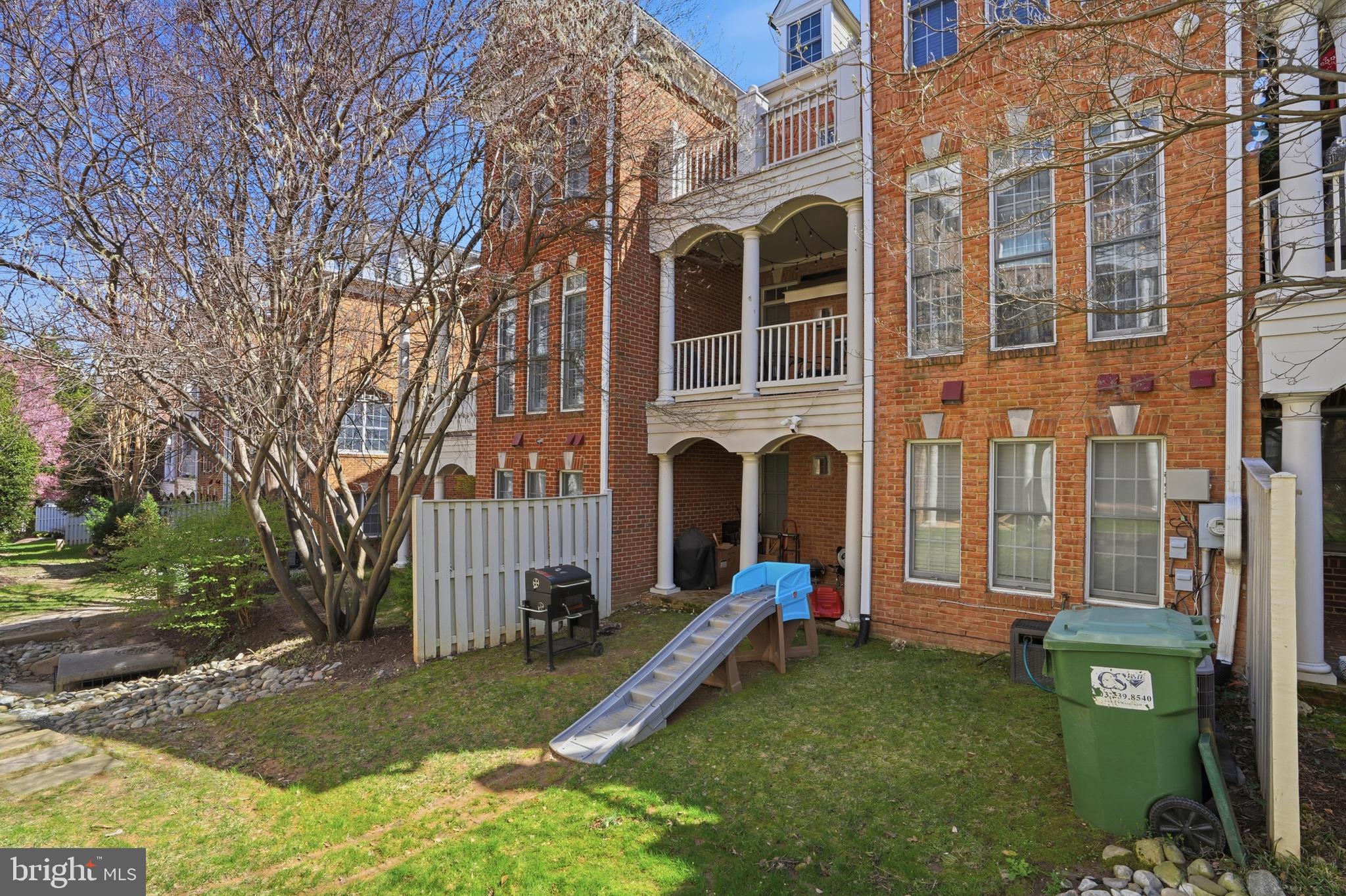 MCLEAN PLACE - Residential