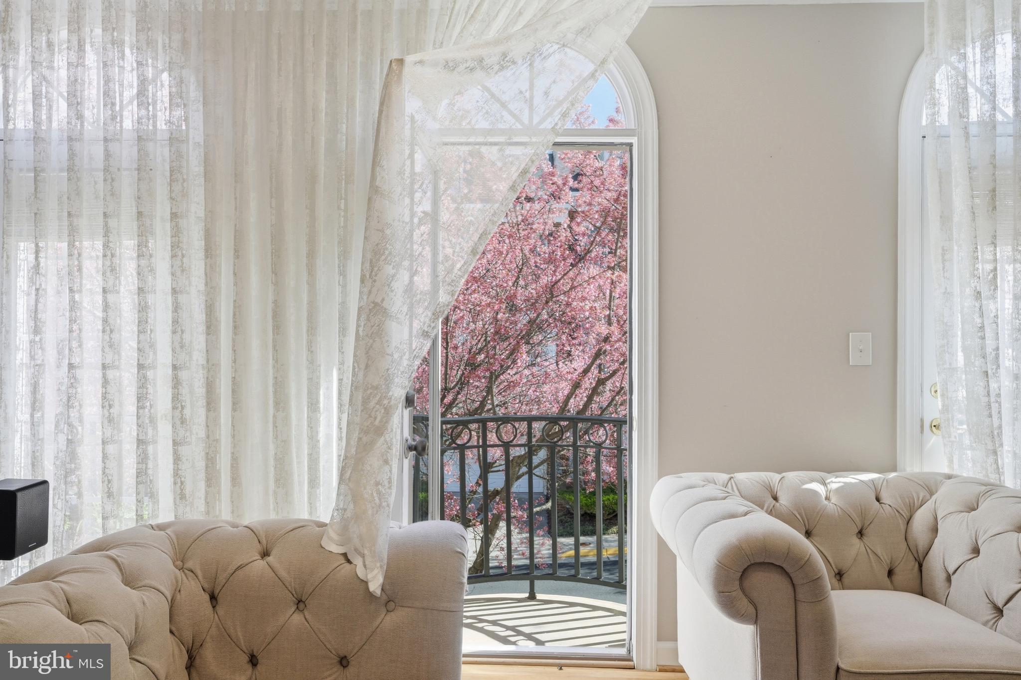 MCLEAN PLACE - Residential