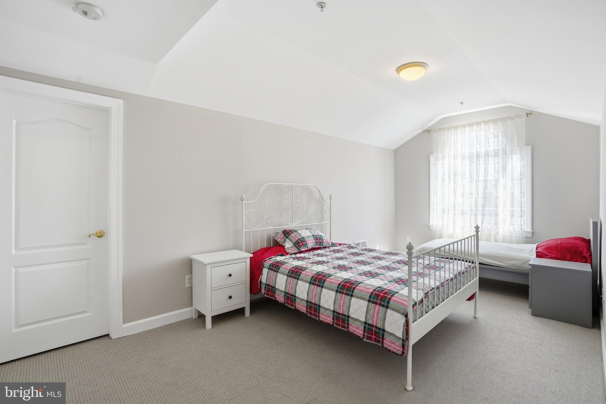 MCLEAN PLACE - Residential