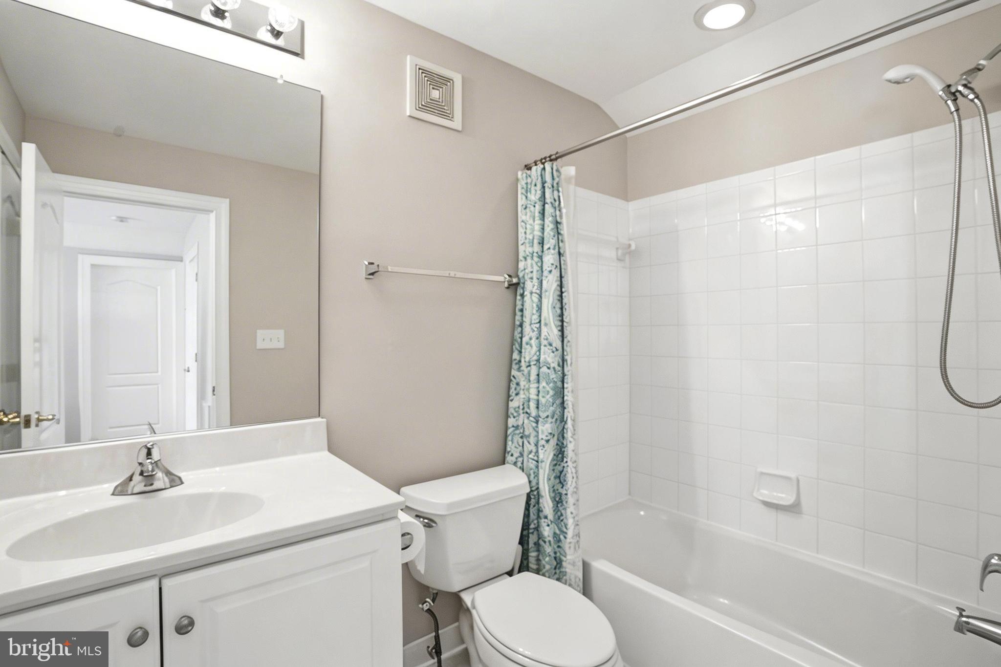 MCLEAN PLACE - Residential