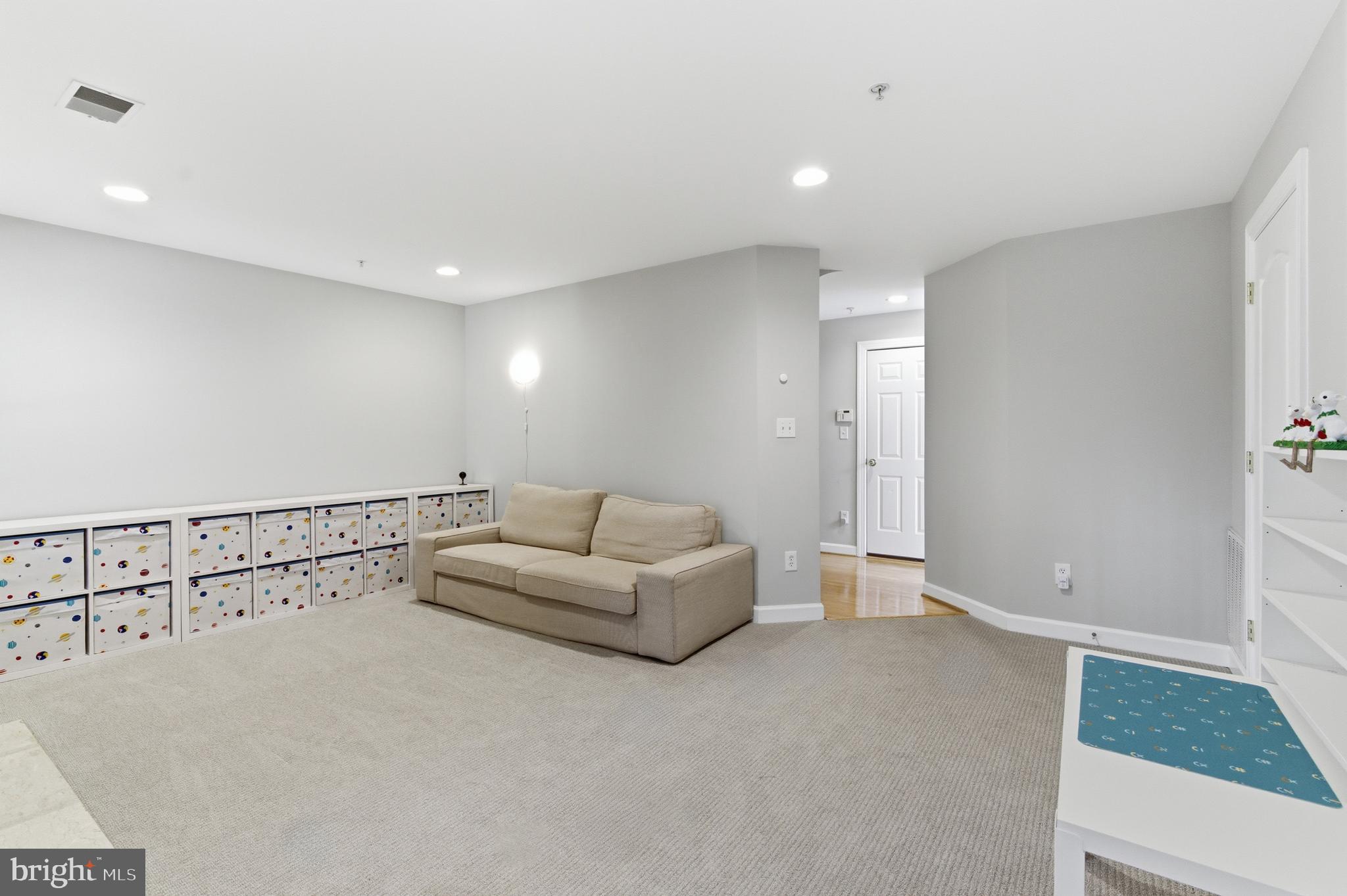 MCLEAN PLACE - Residential