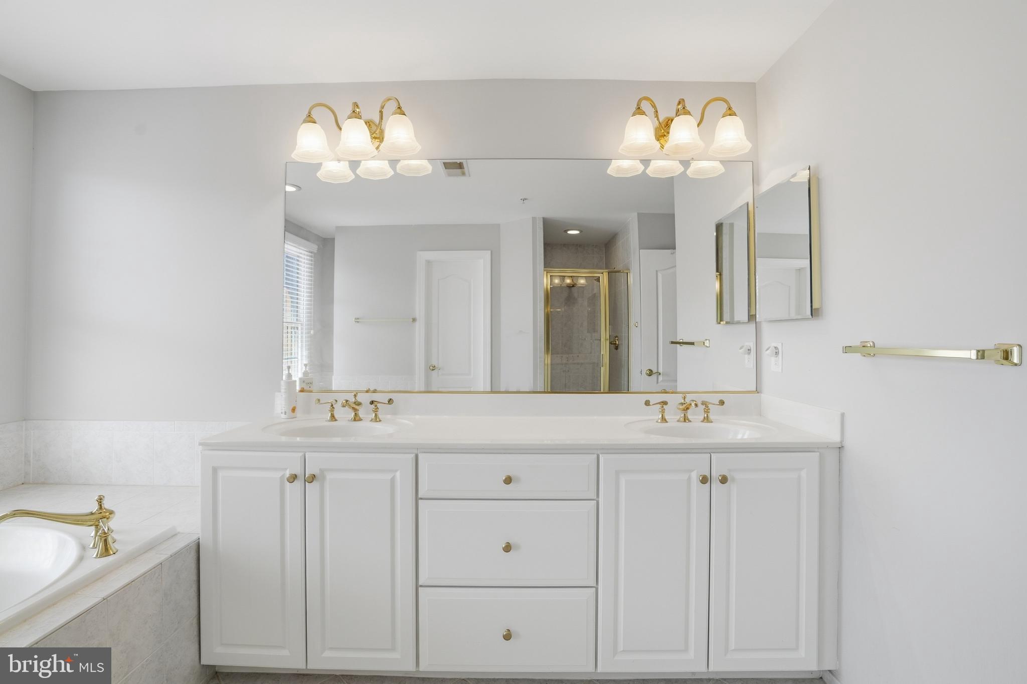 MCLEAN PLACE - Residential