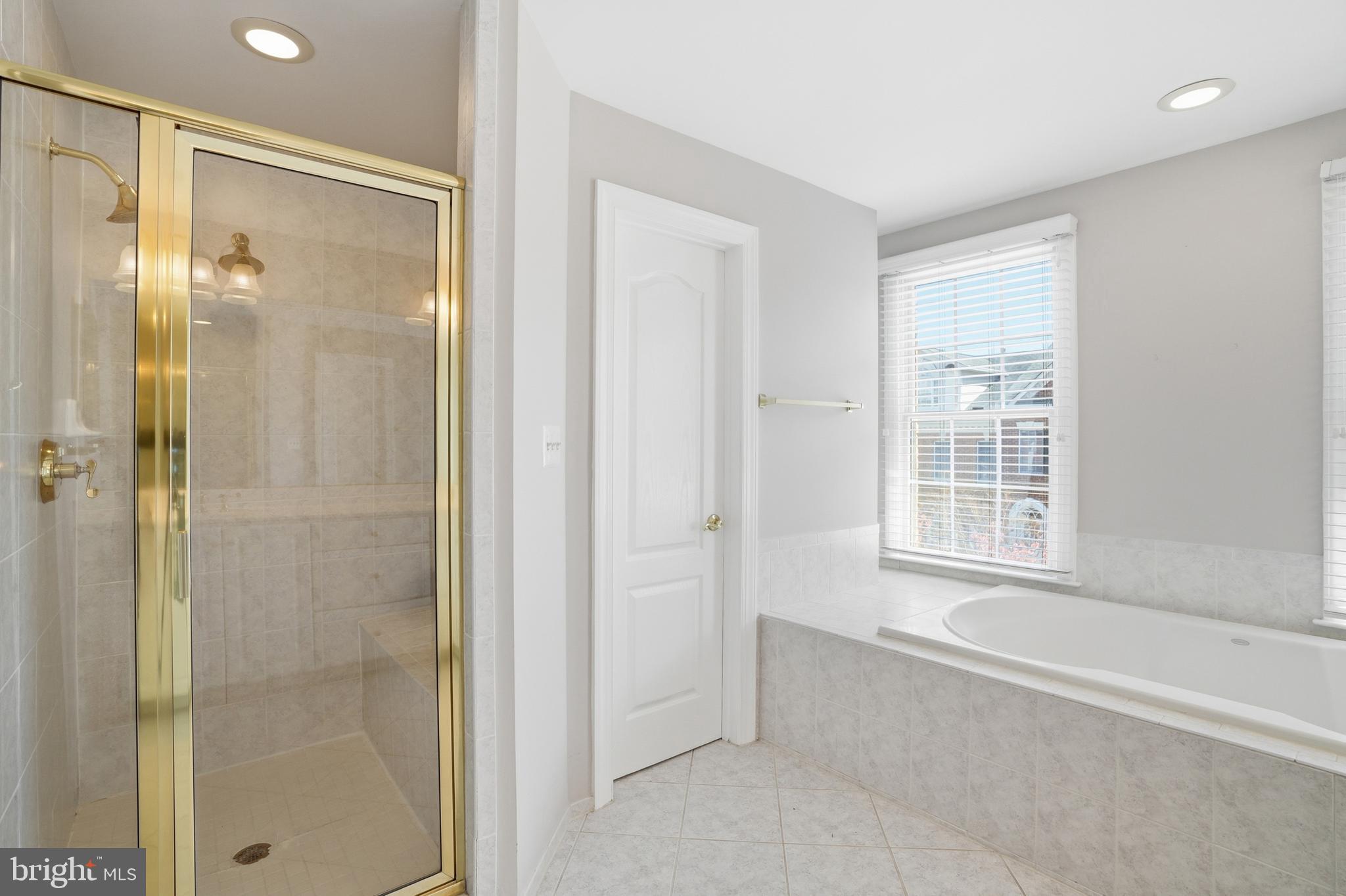 MCLEAN PLACE - Residential