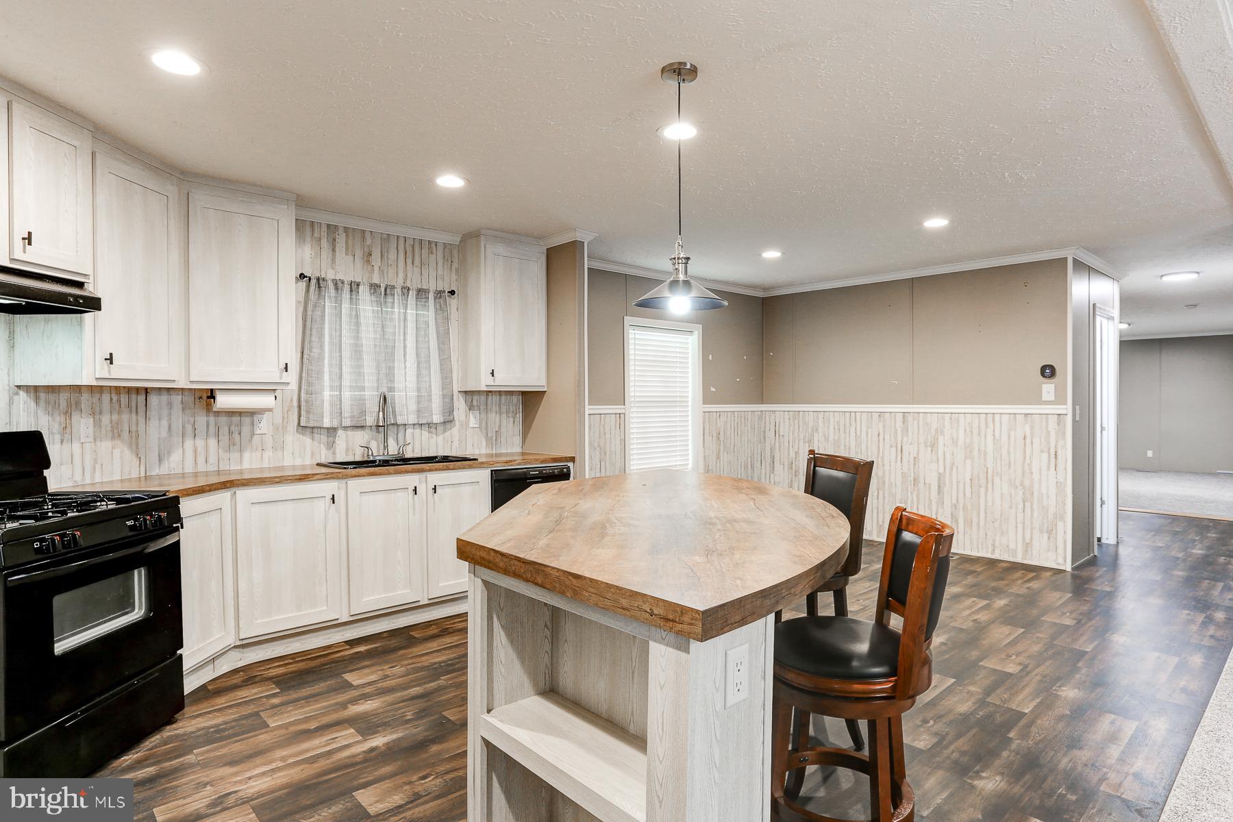 OAK KNOLL ESTATES - Residential