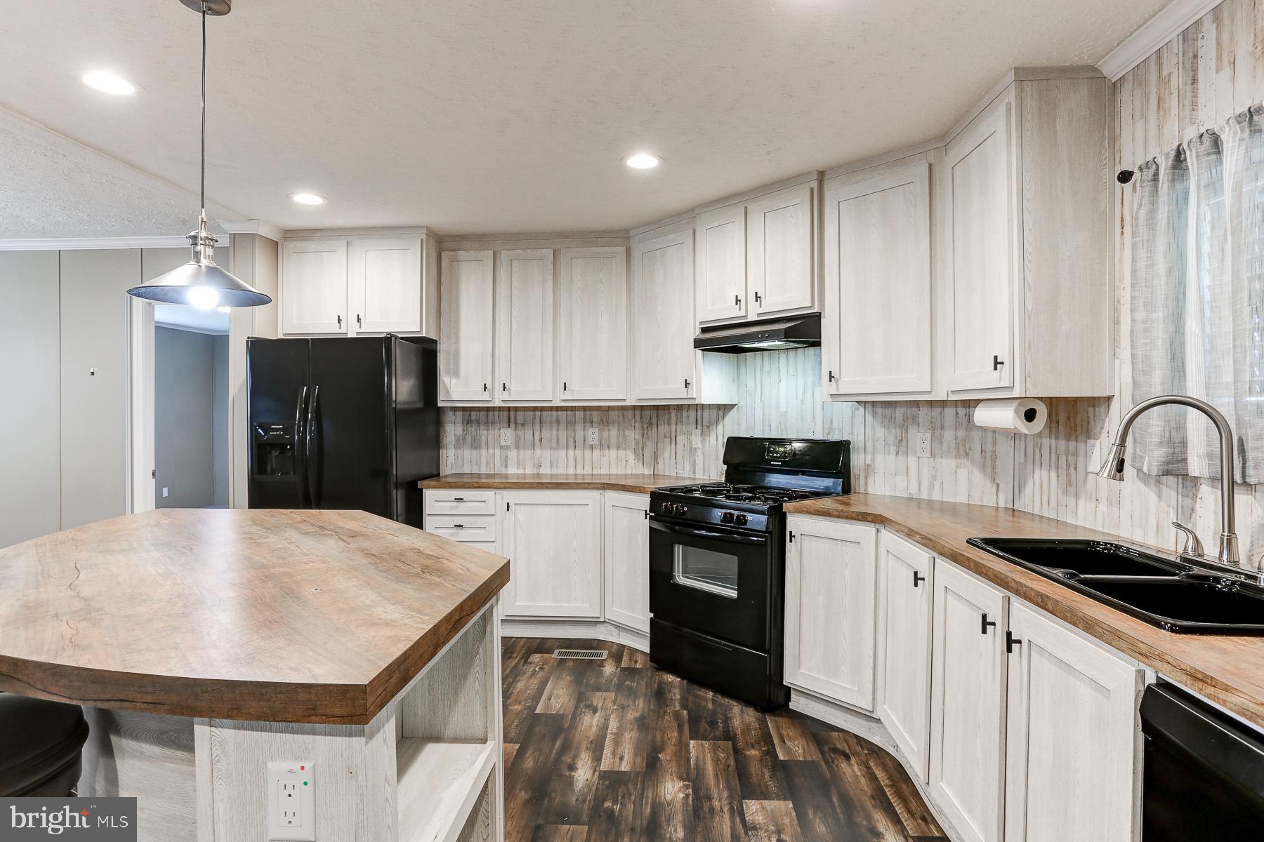 OAK KNOLL ESTATES - Residential