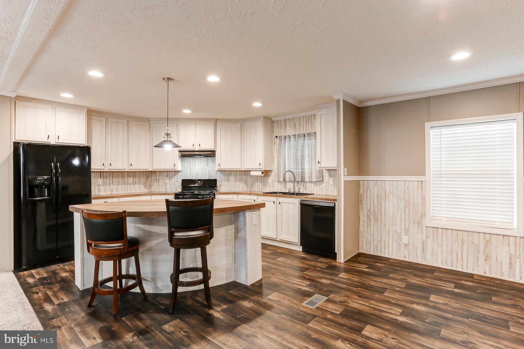 OAK KNOLL ESTATES - Residential