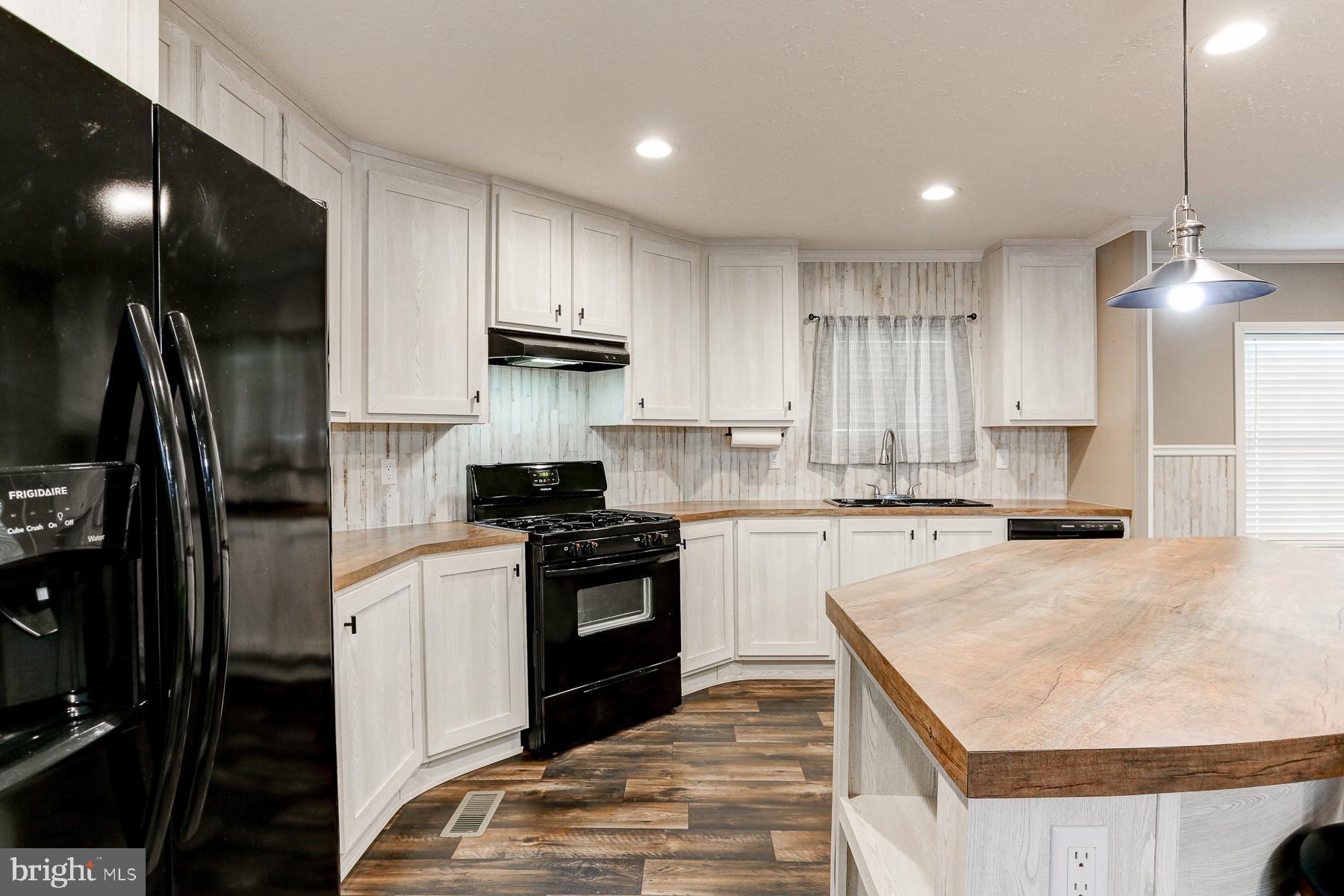 OAK KNOLL ESTATES - Residential