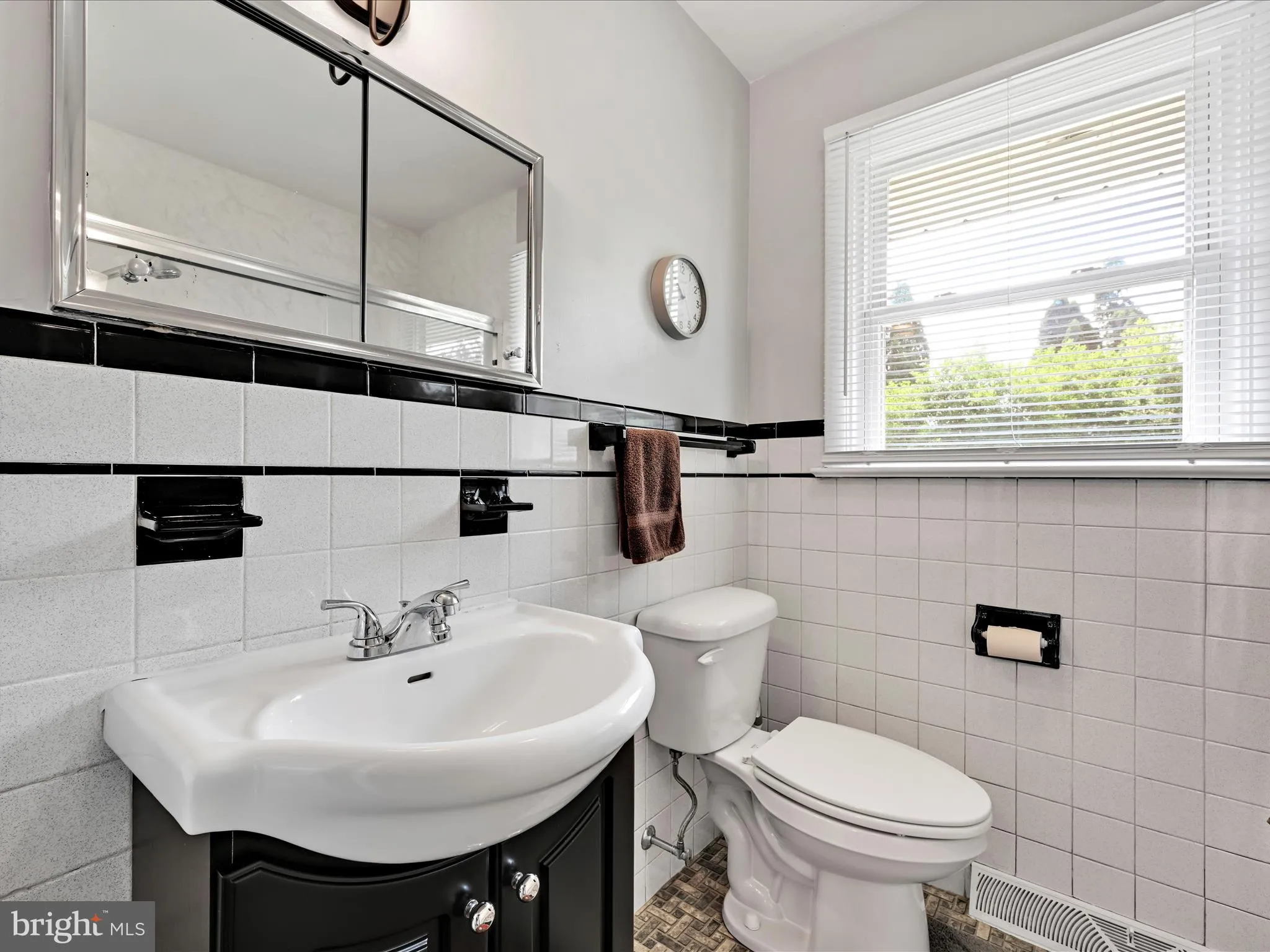 Lancaster, Pennsylvania 17603, United States, 3 Bedrooms Bedrooms, ,1 BathroomBathrooms,Residential,Pending,131810