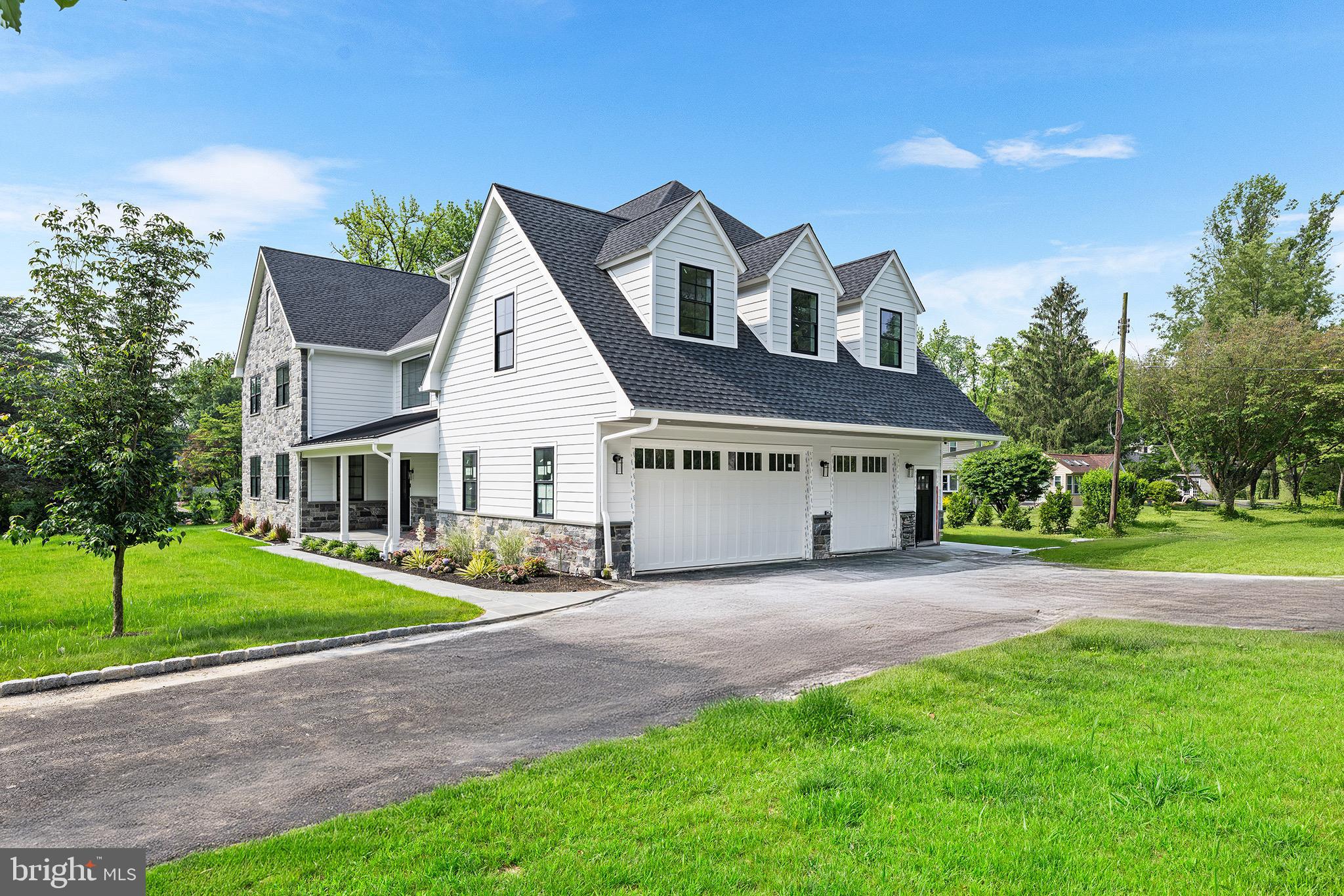 222 HUNTERS LANE