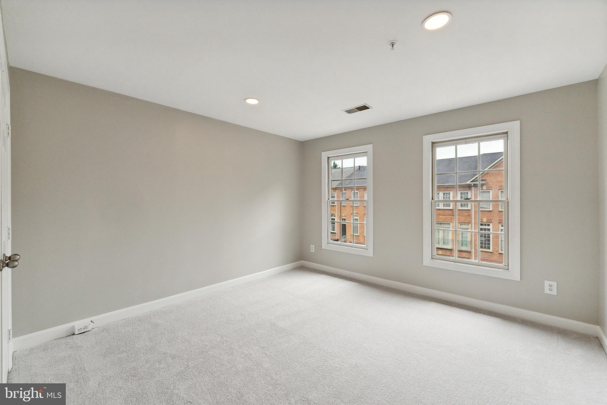 KIDWELL TOWNS - Residential Lease