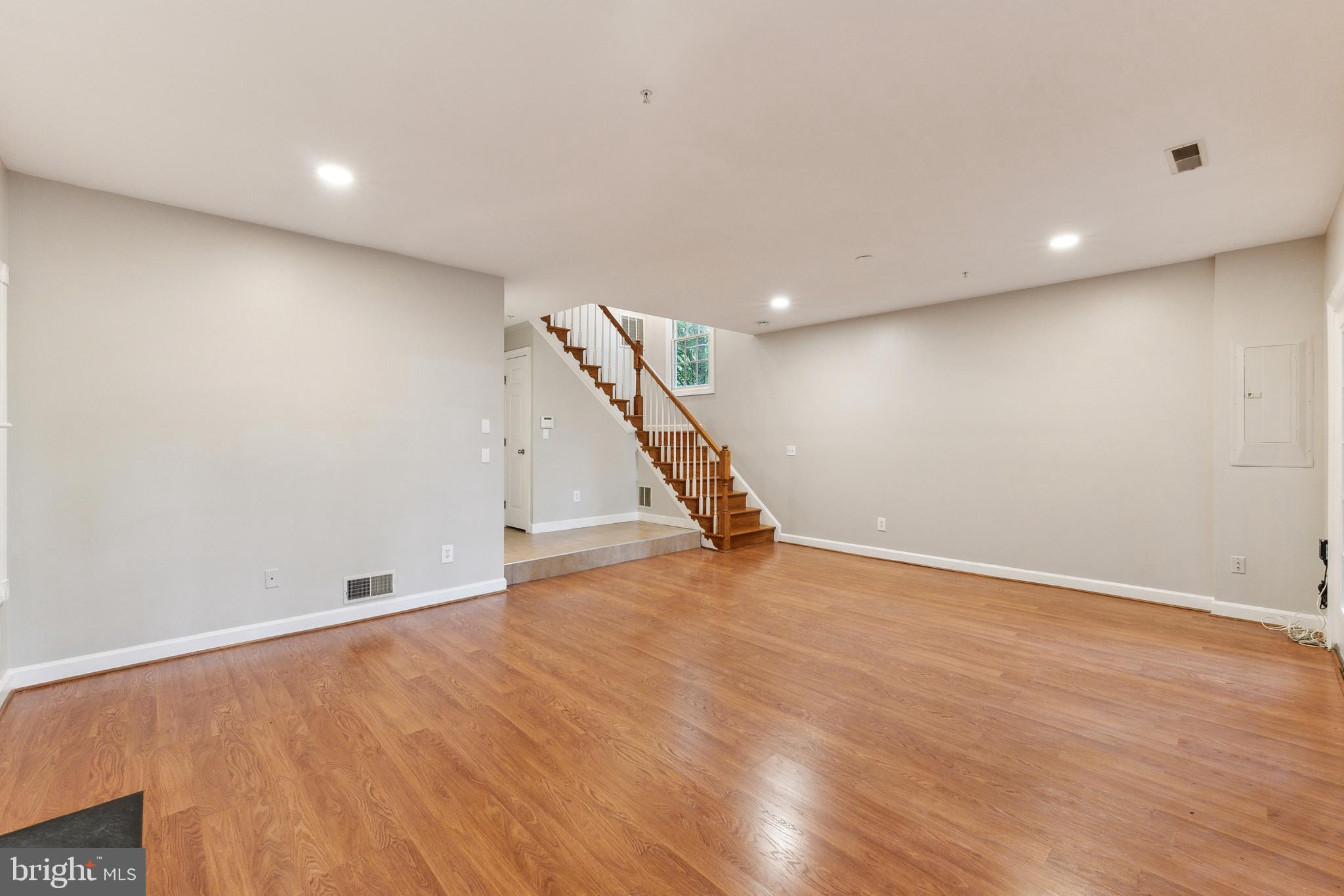 KIDWELL TOWNS - Residential Lease