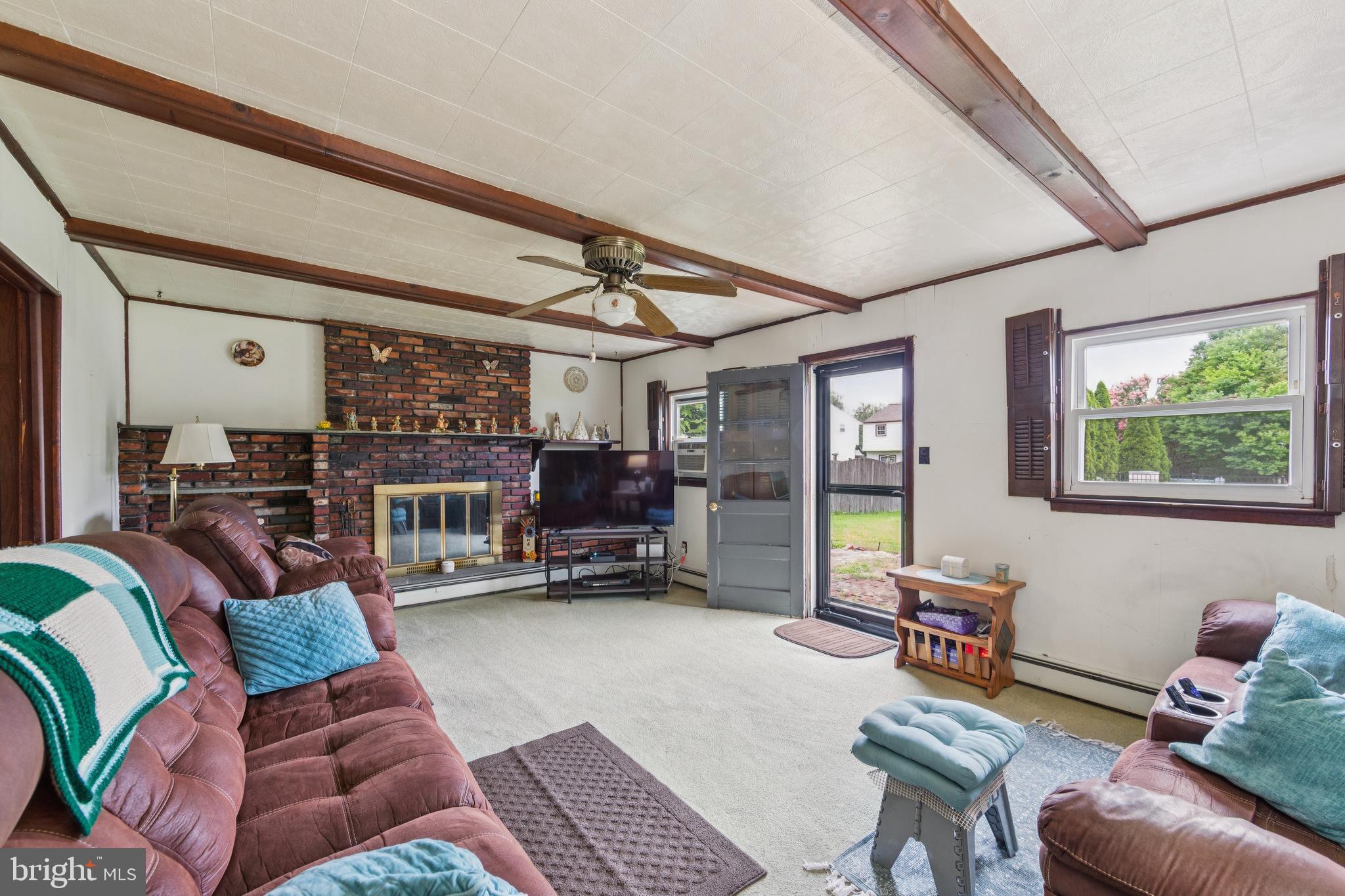 MEETINGHOUSE VIL - Residential