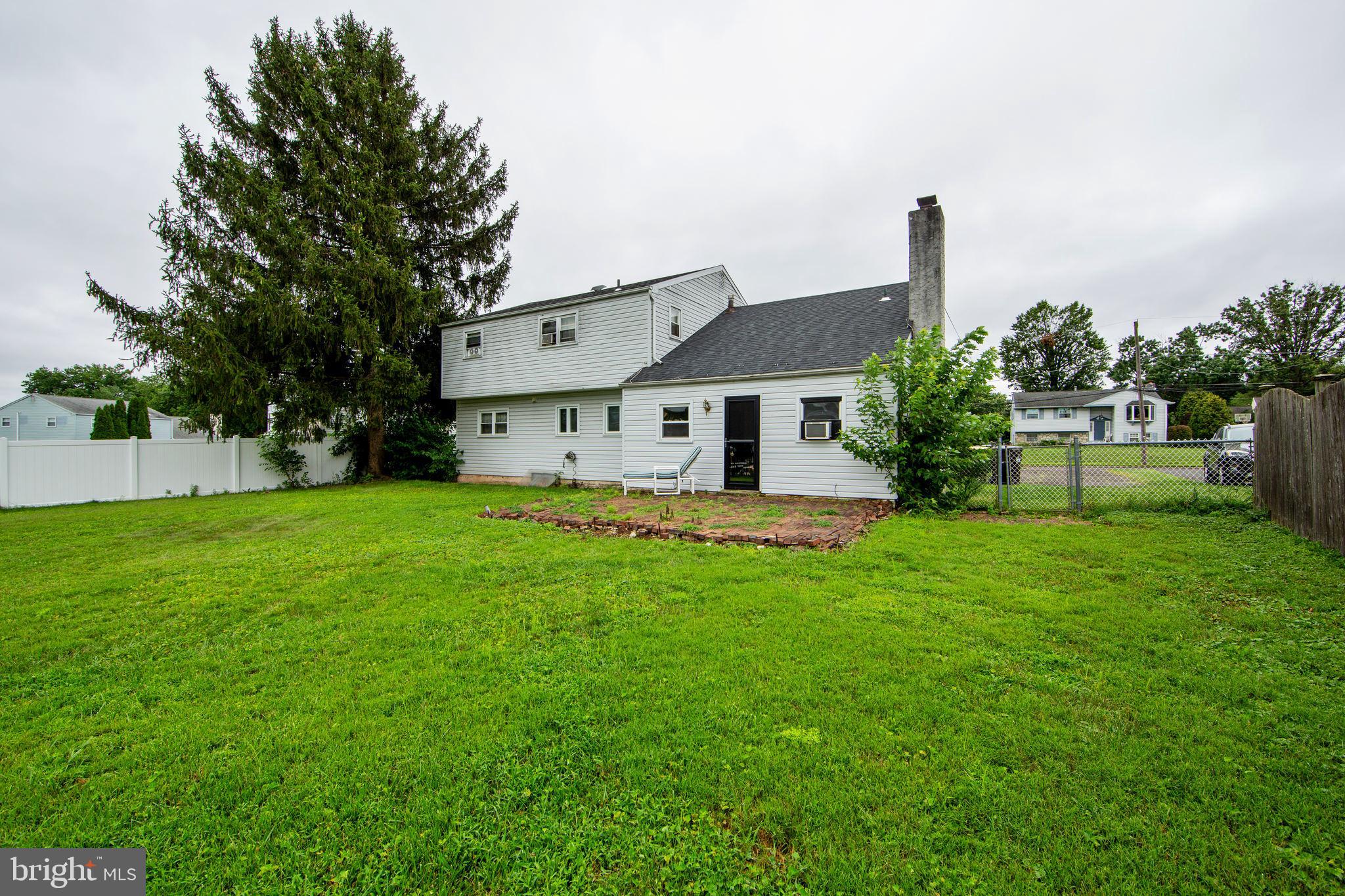 MEETINGHOUSE VIL - Residential