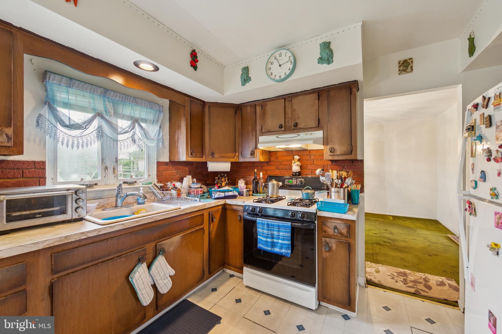 MEETINGHOUSE VIL - Residential