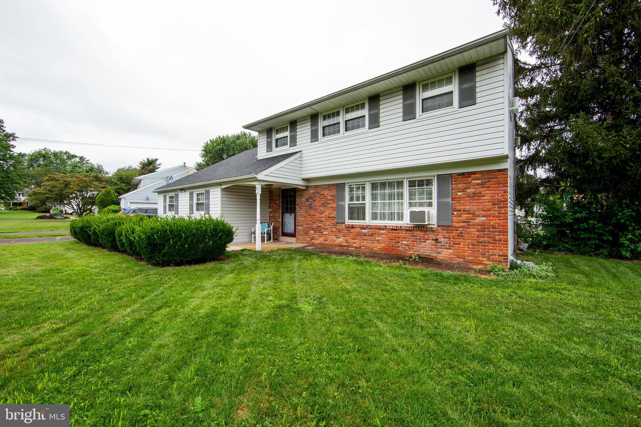 MEETINGHOUSE VIL - Residential