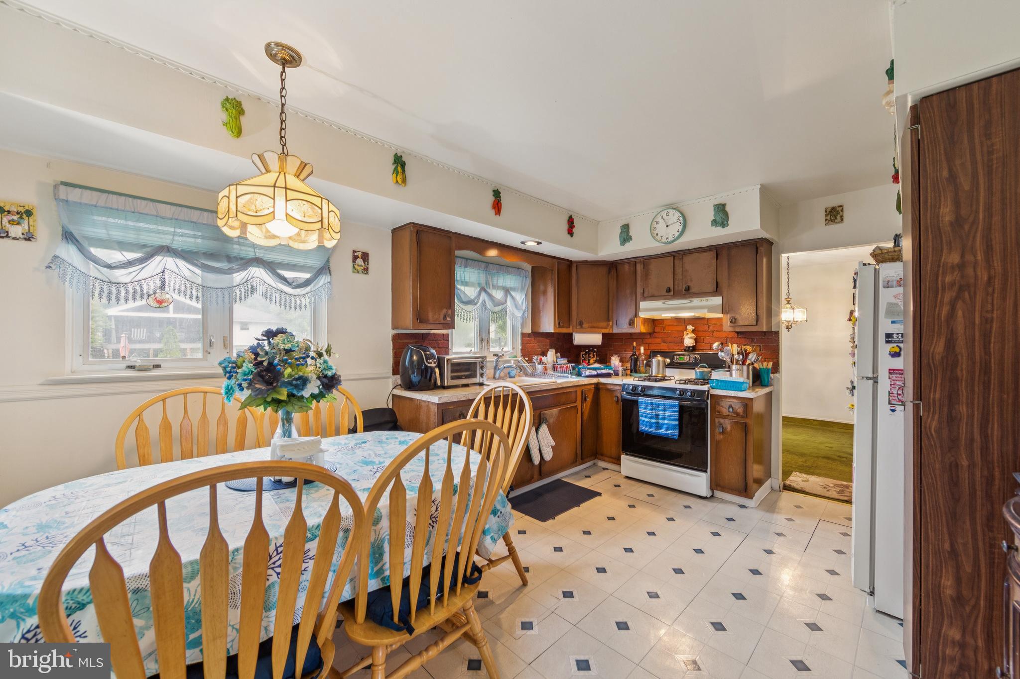 MEETINGHOUSE VIL - Residential