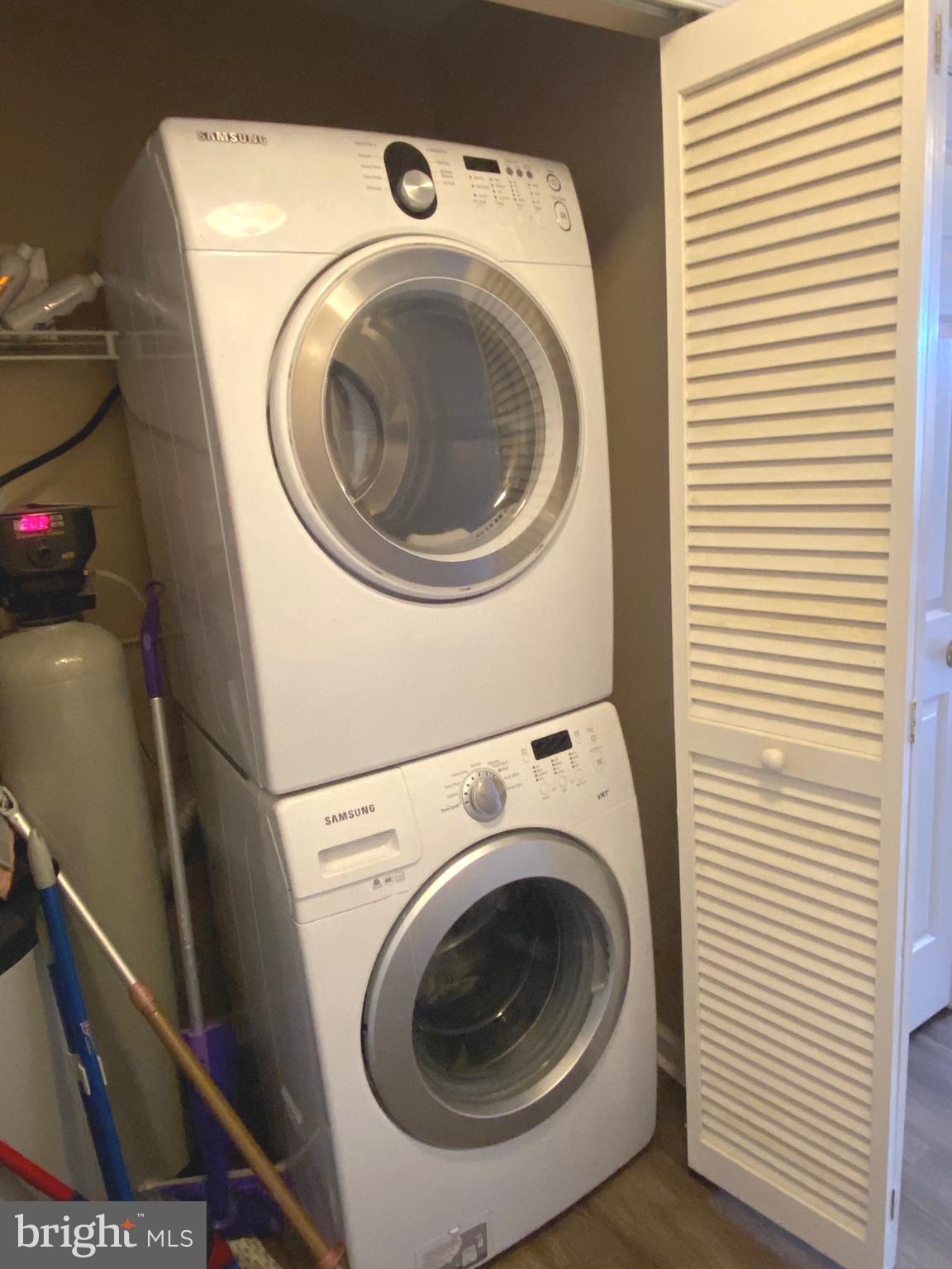 RIDGEFIELD - Residential