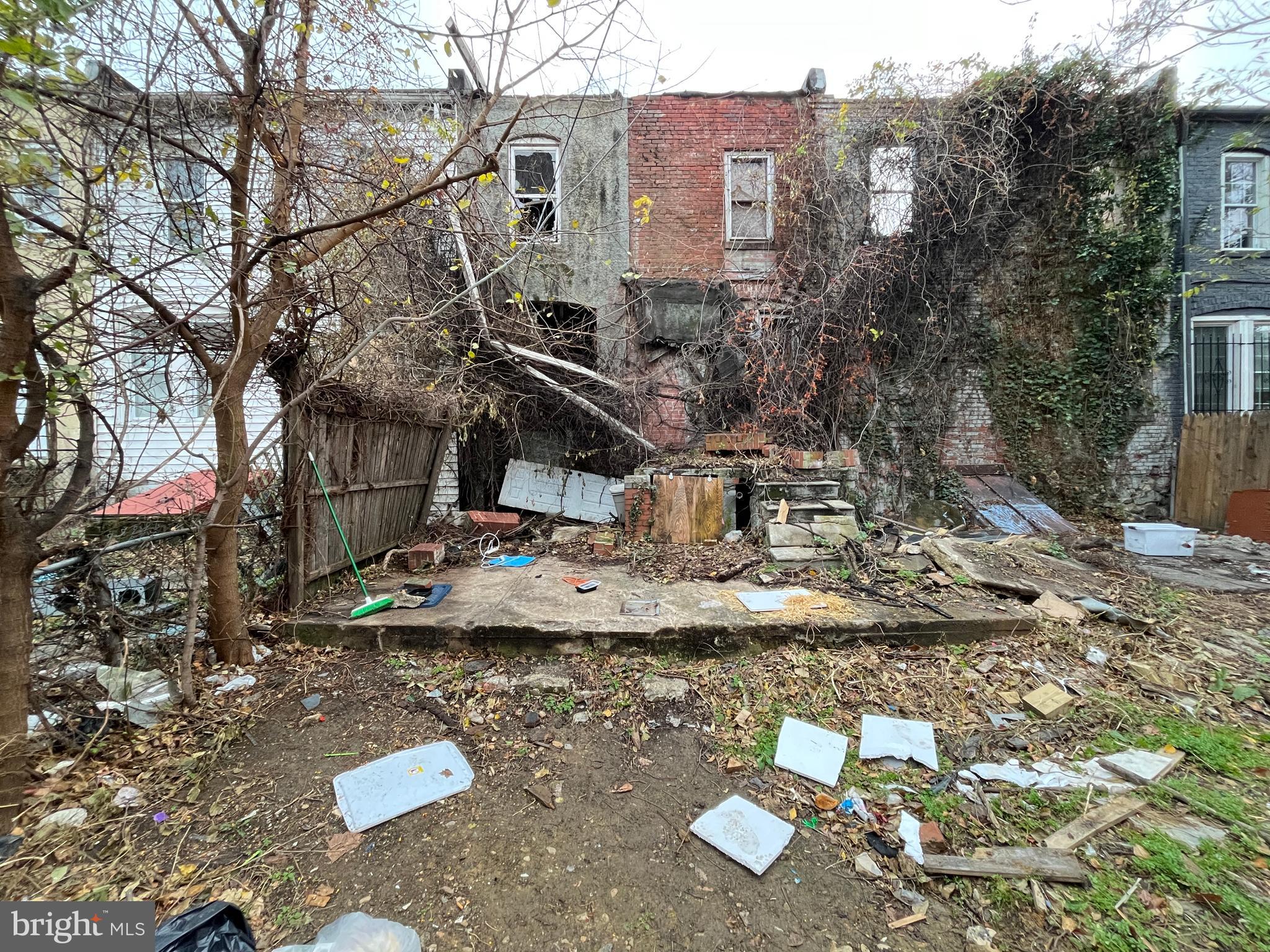 2412 W FRANKLIN STREET