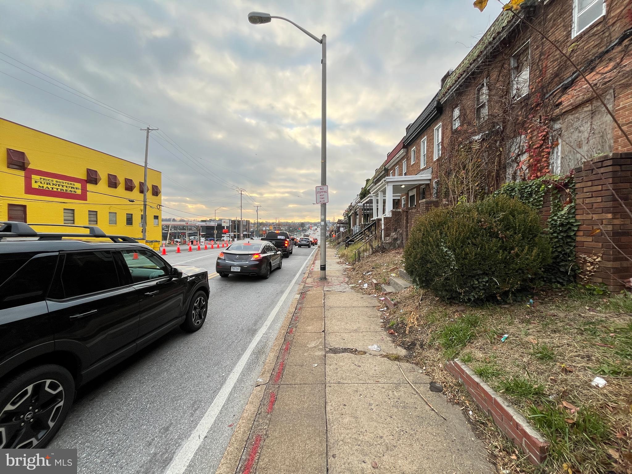 2412 W FRANKLIN STREET