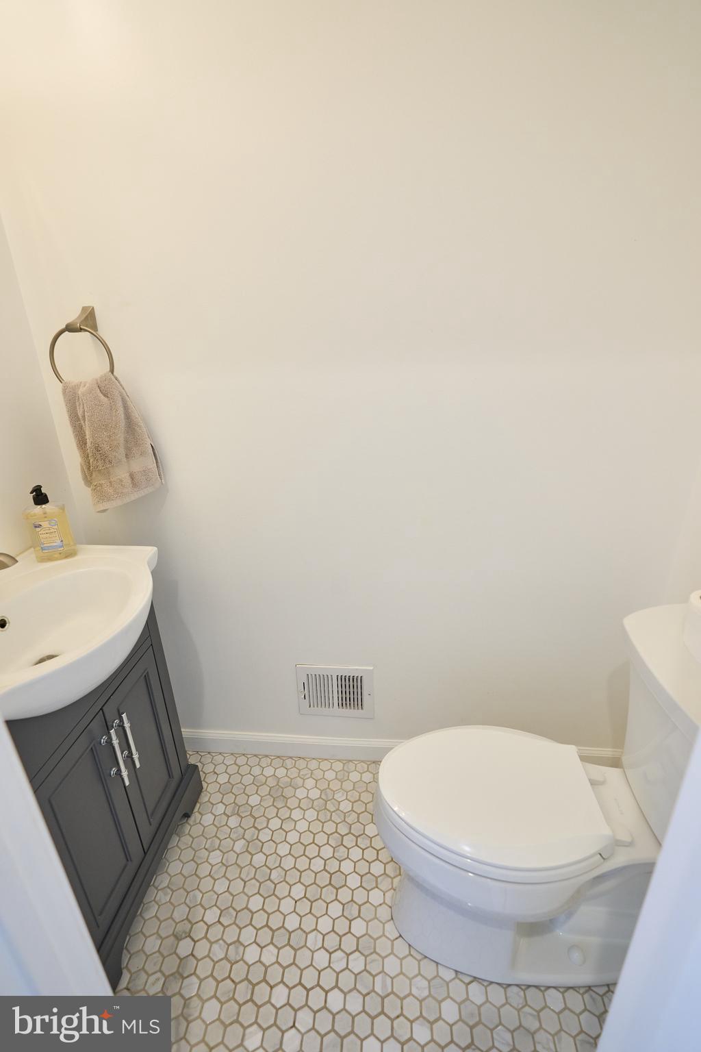 WARWICK VILLAGE - Residential Lease