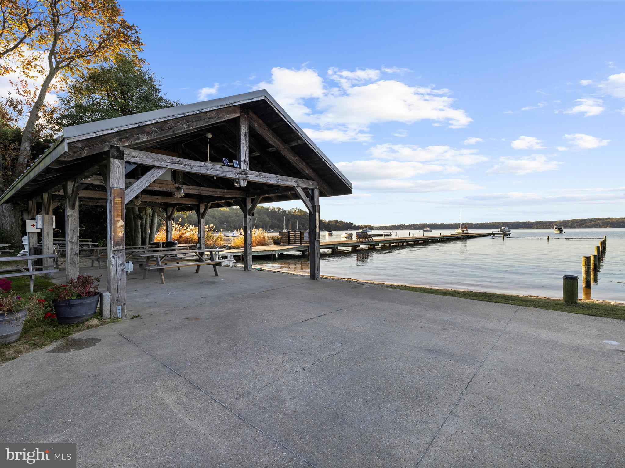 ROUND BAY - Residential