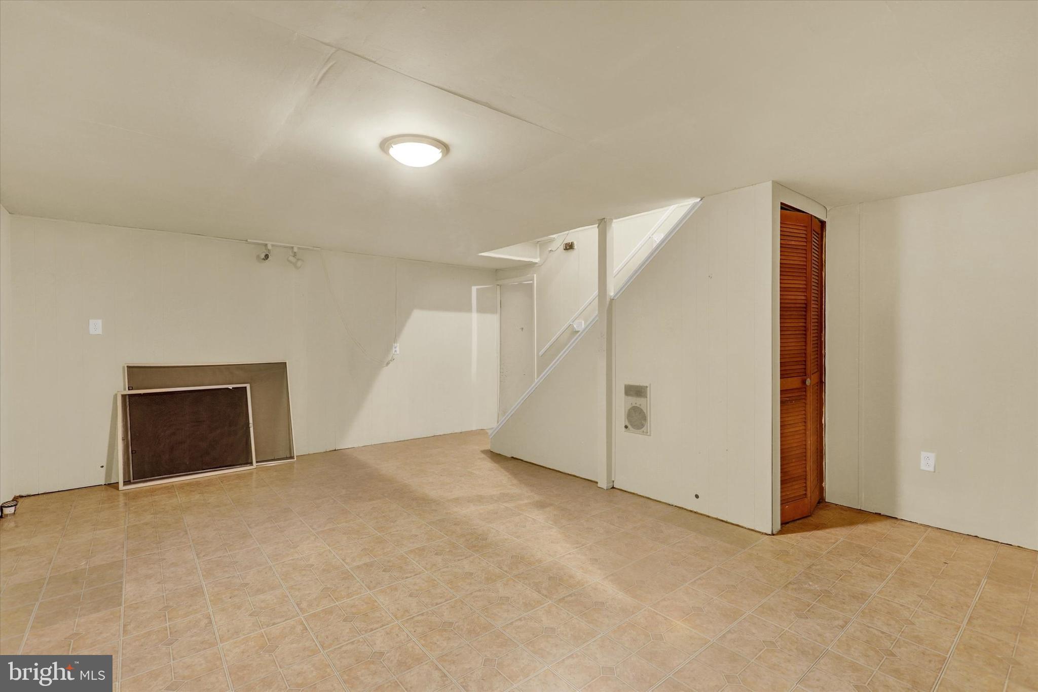 KENSINGTON HEIGHTS - Residential