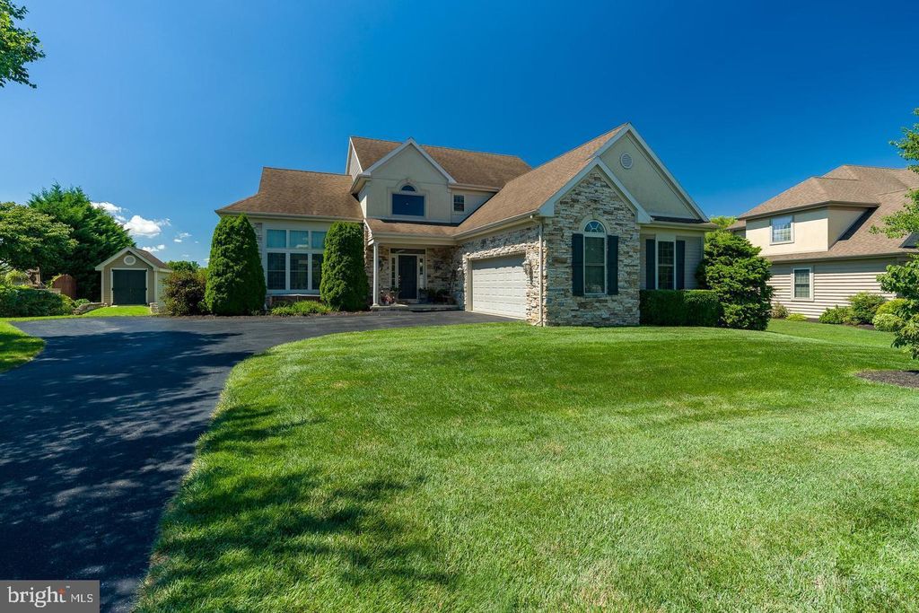 Photo of 117 Farmstead Drive, Lancaster, PA 17603 (MLS # PALA2045748)