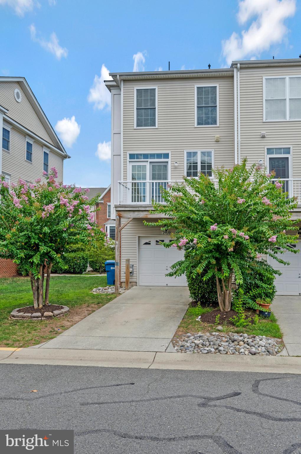 SOUTH RIDING - Residential Lease