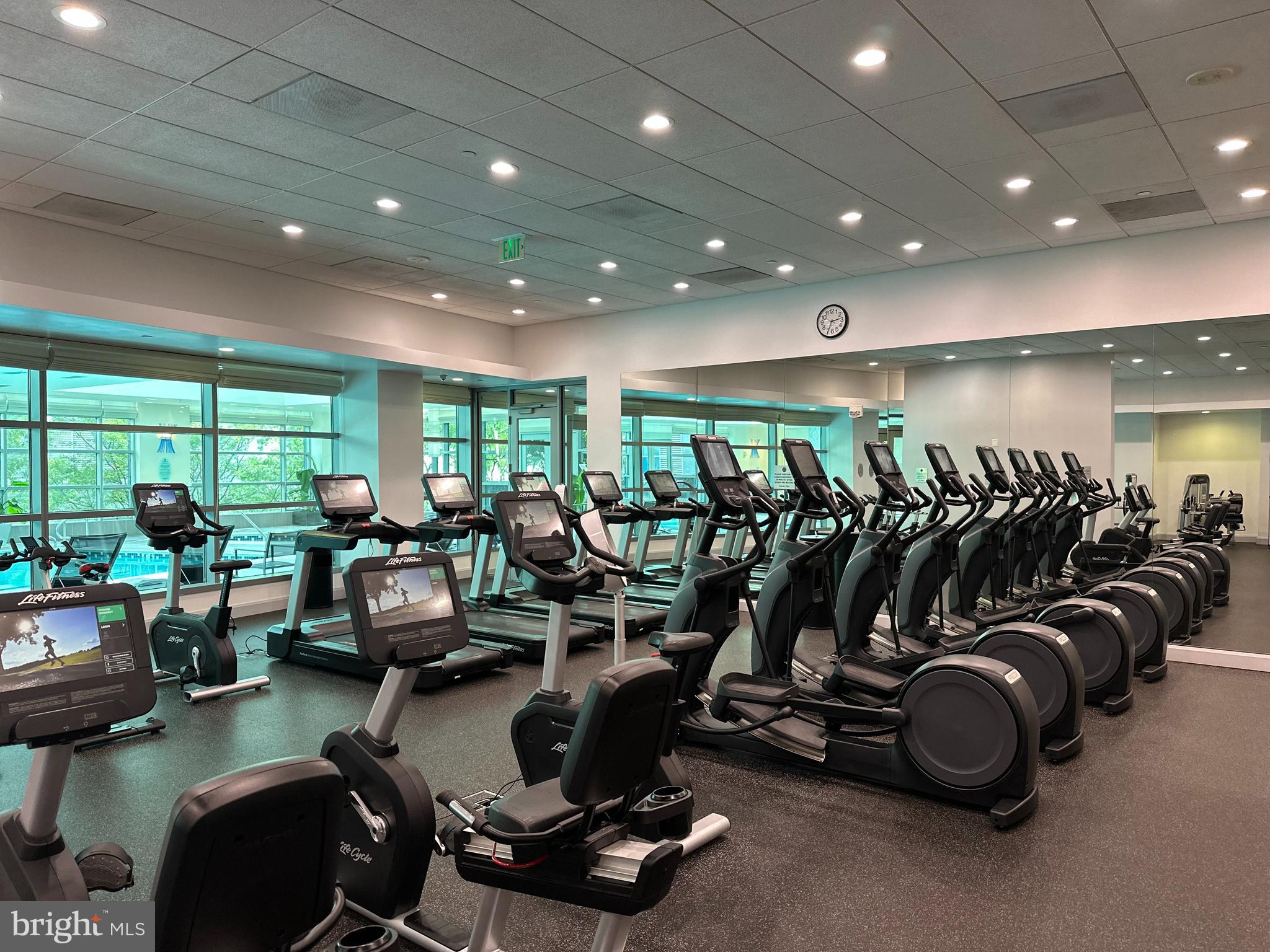 TURNBERRY TOWER - Residential