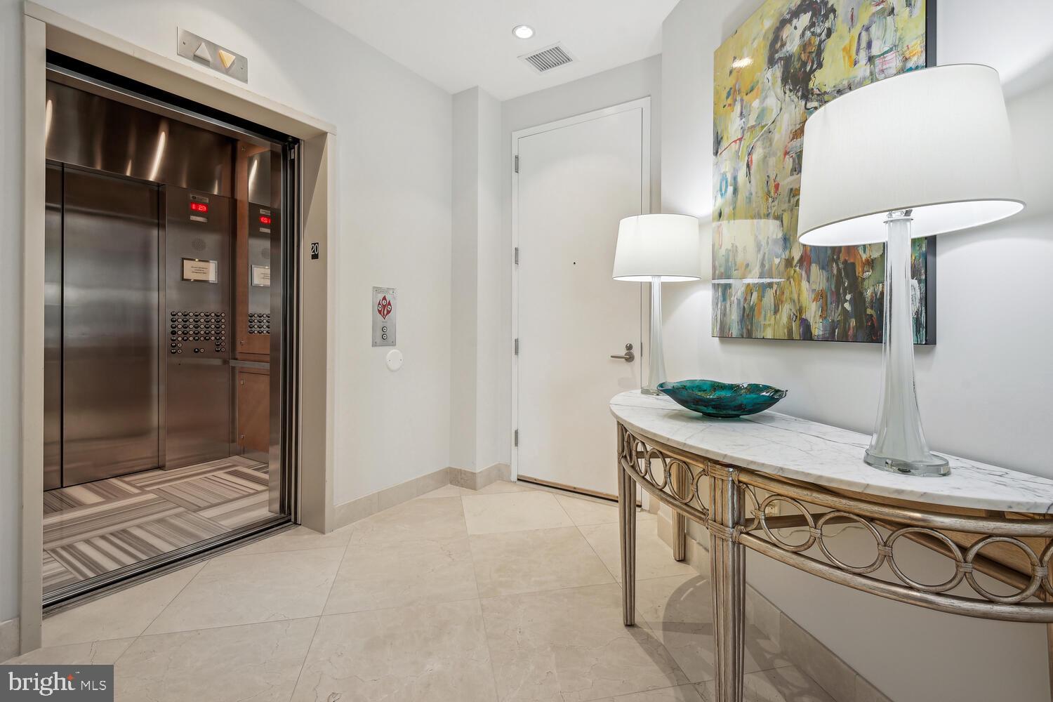 TURNBERRY TOWER - Residential