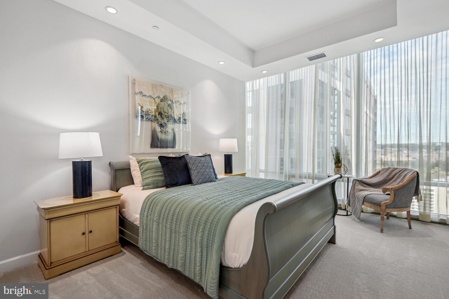 TURNBERRY TOWER - Residential