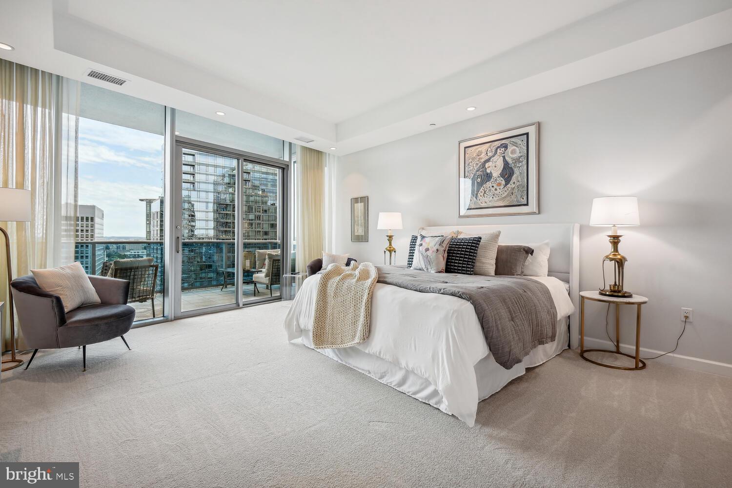 TURNBERRY TOWER - Residential