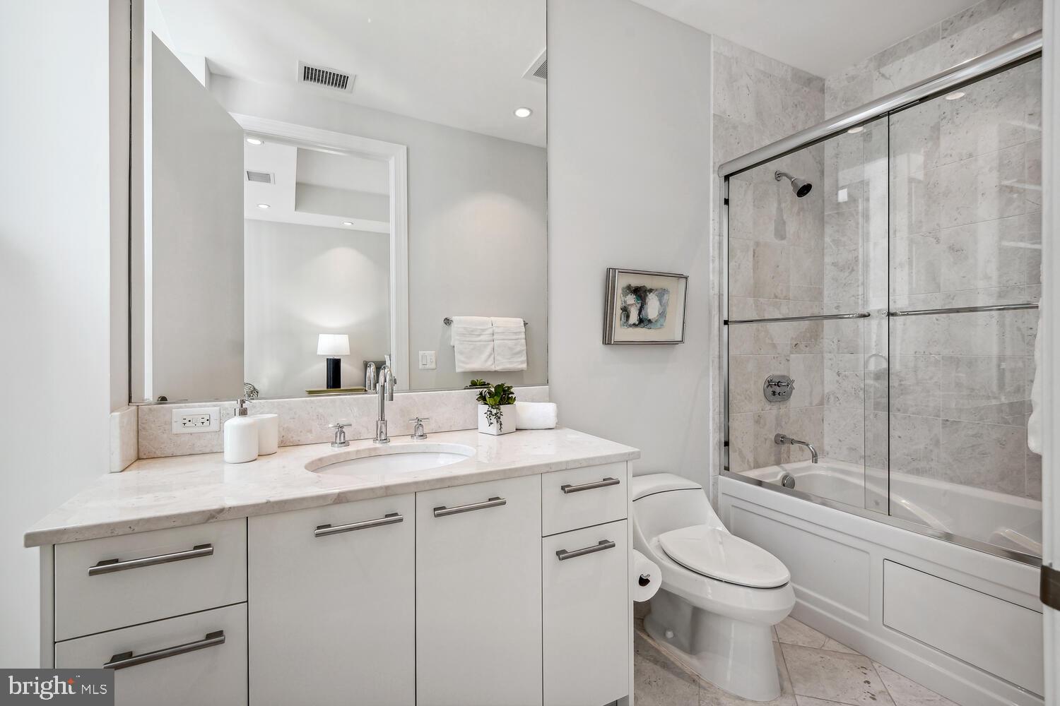 TURNBERRY TOWER - Residential