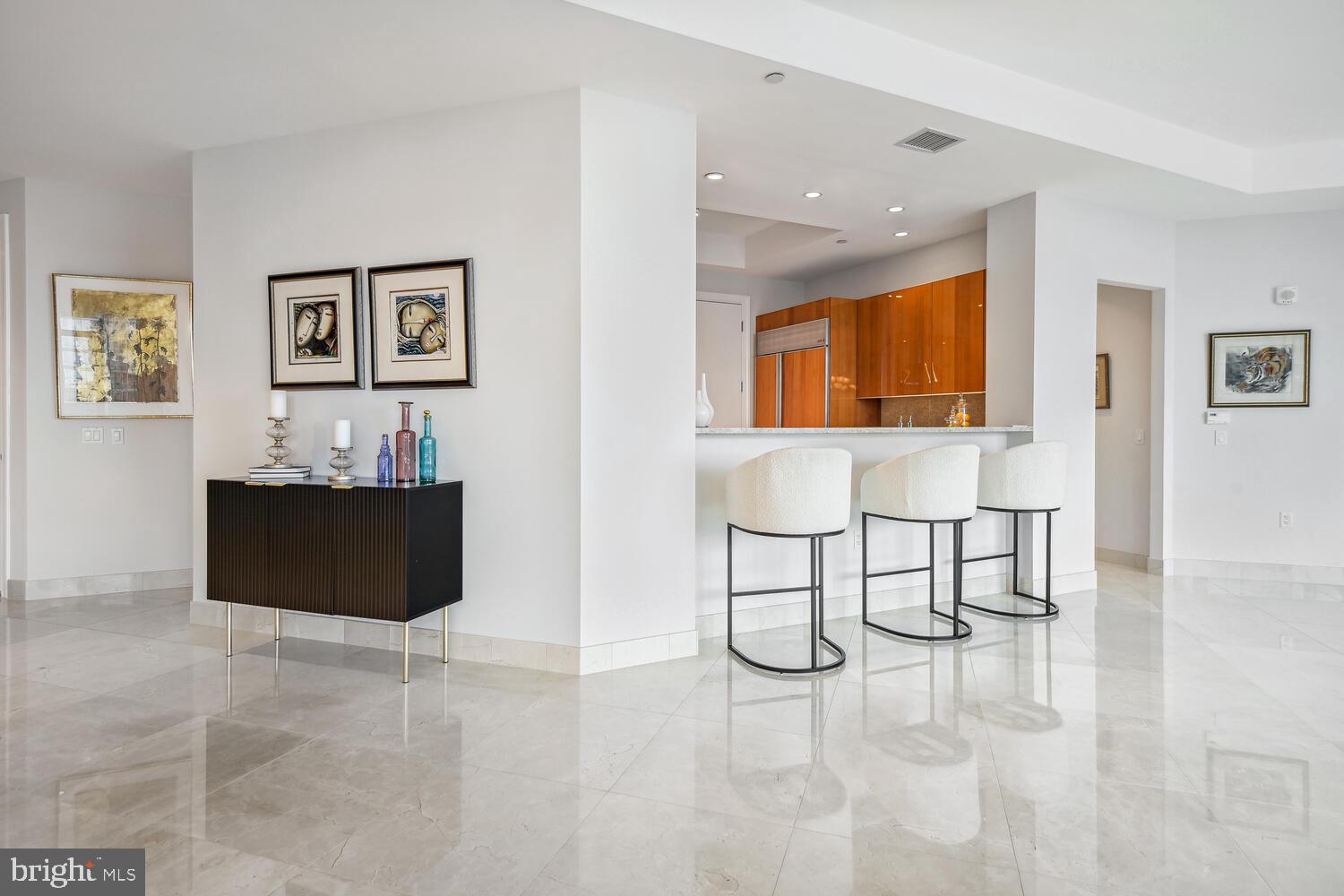 TURNBERRY TOWER - Residential