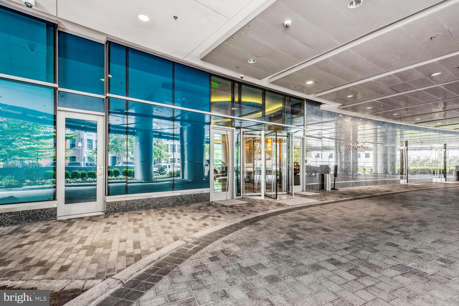 TURNBERRY TOWER - Residential