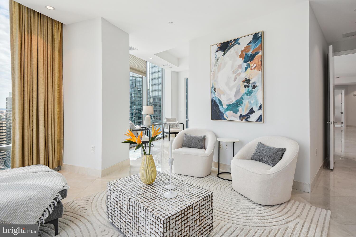 TURNBERRY TOWER - Residential