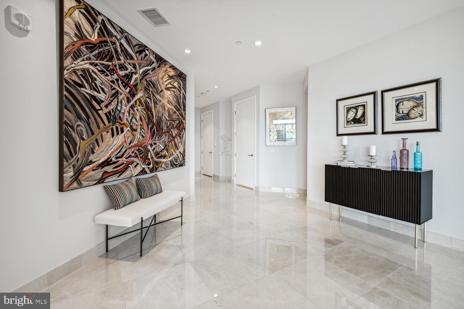 TURNBERRY TOWER - Residential