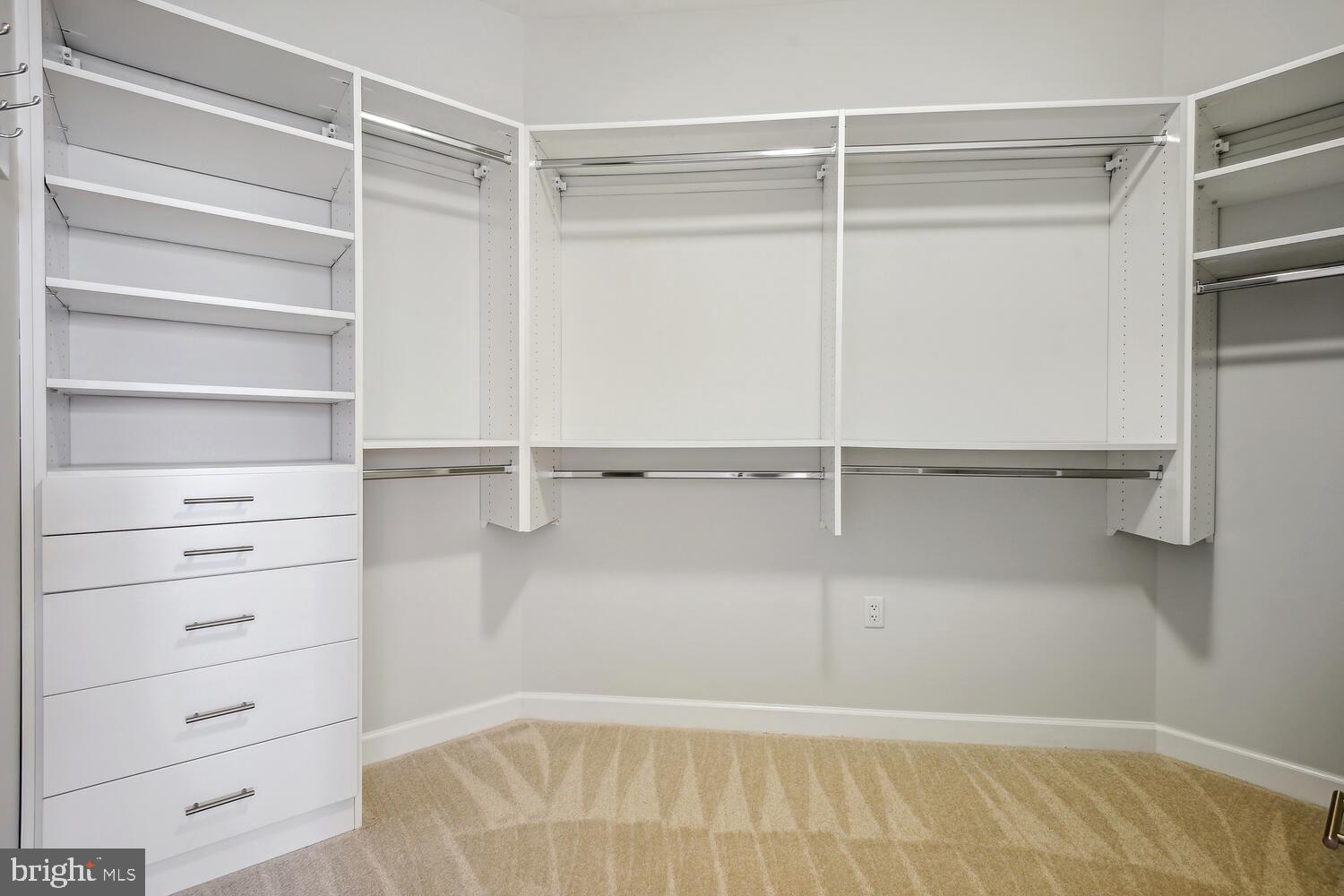 TURNBERRY TOWER - Residential