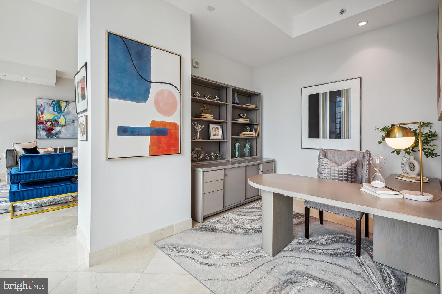 TURNBERRY TOWER - Residential