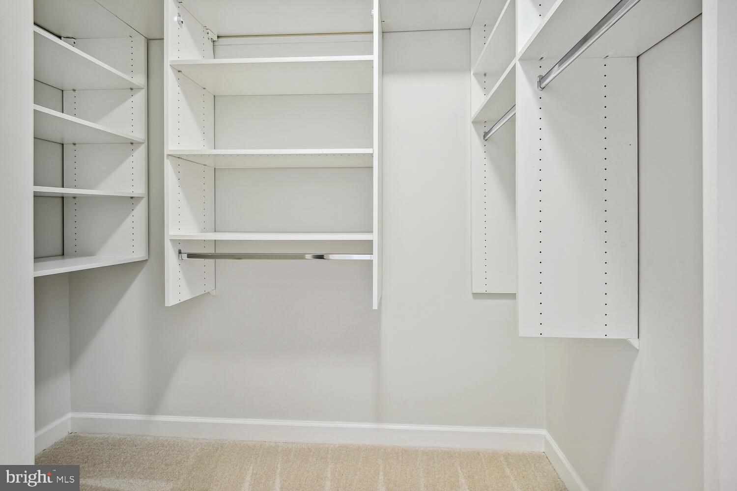 TURNBERRY TOWER - Residential