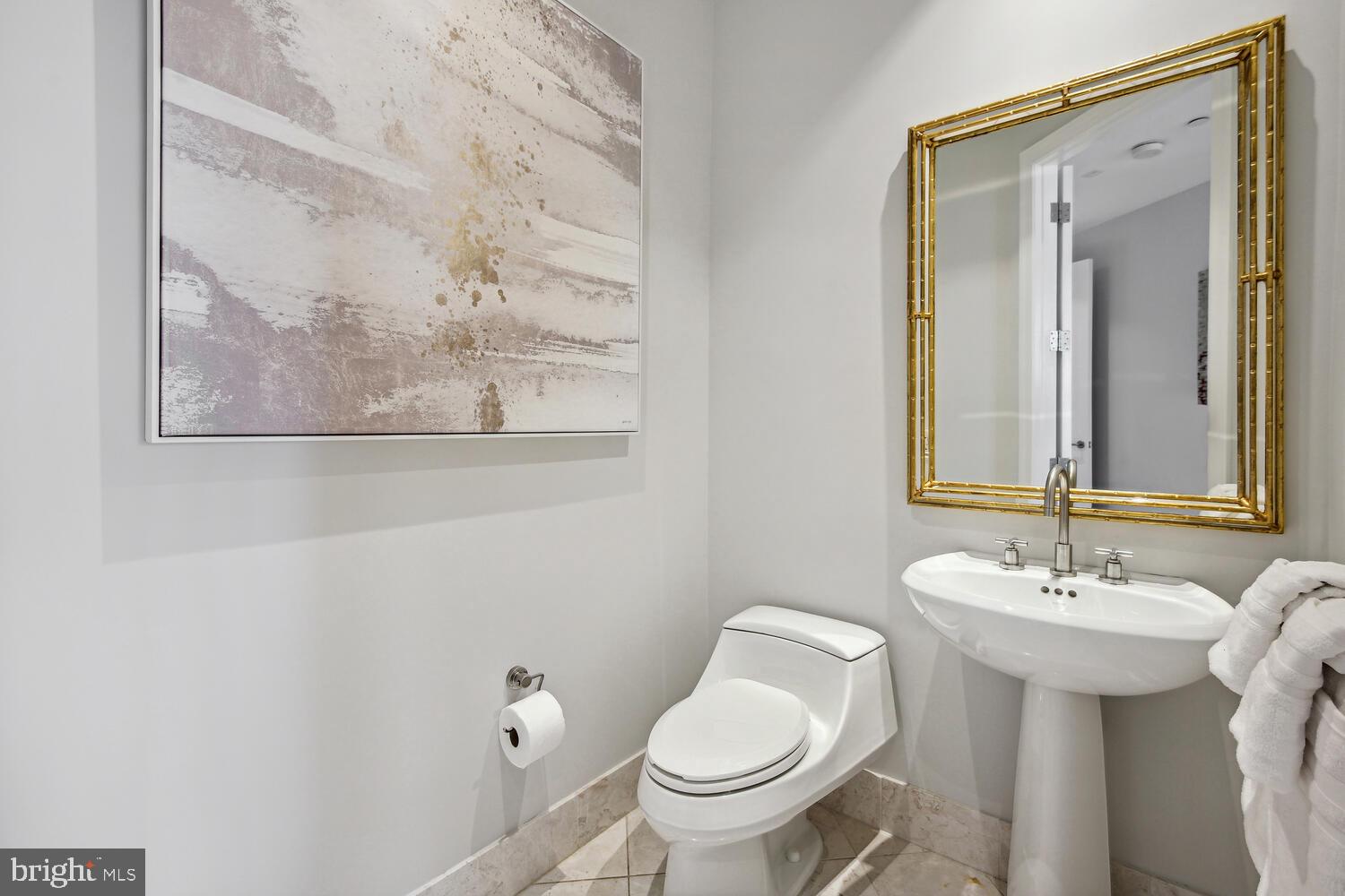 TURNBERRY TOWER - Residential