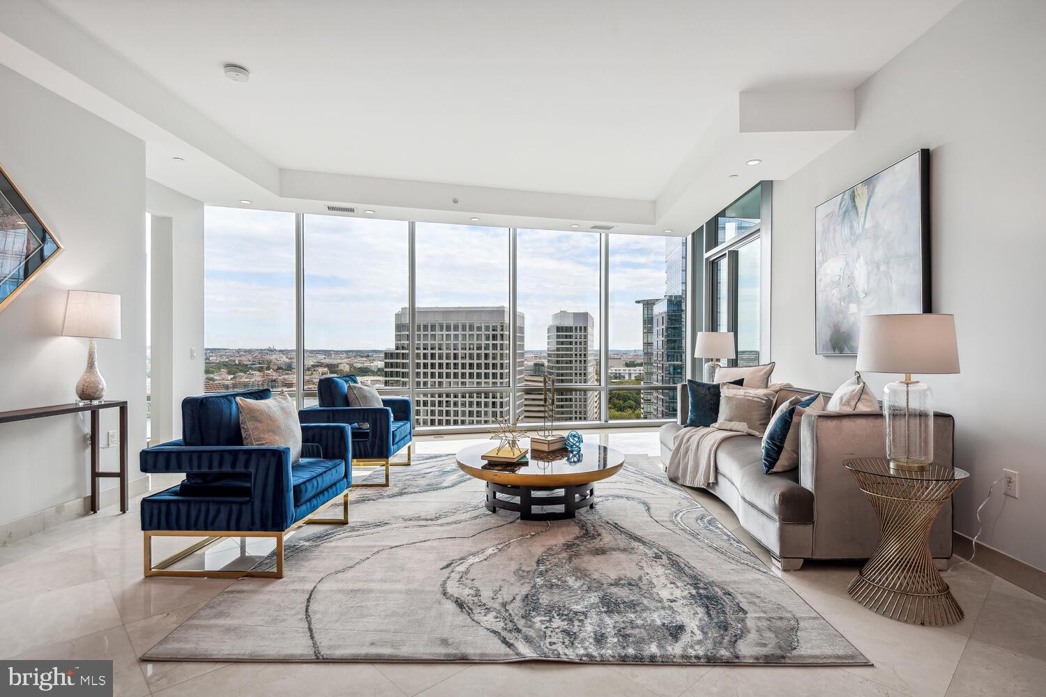 TURNBERRY TOWER - Residential