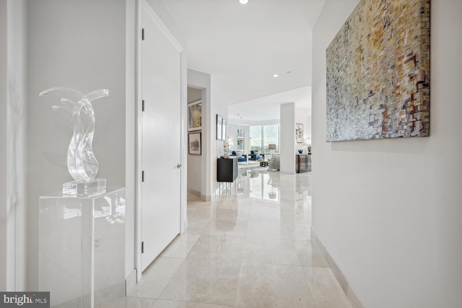 TURNBERRY TOWER - Residential