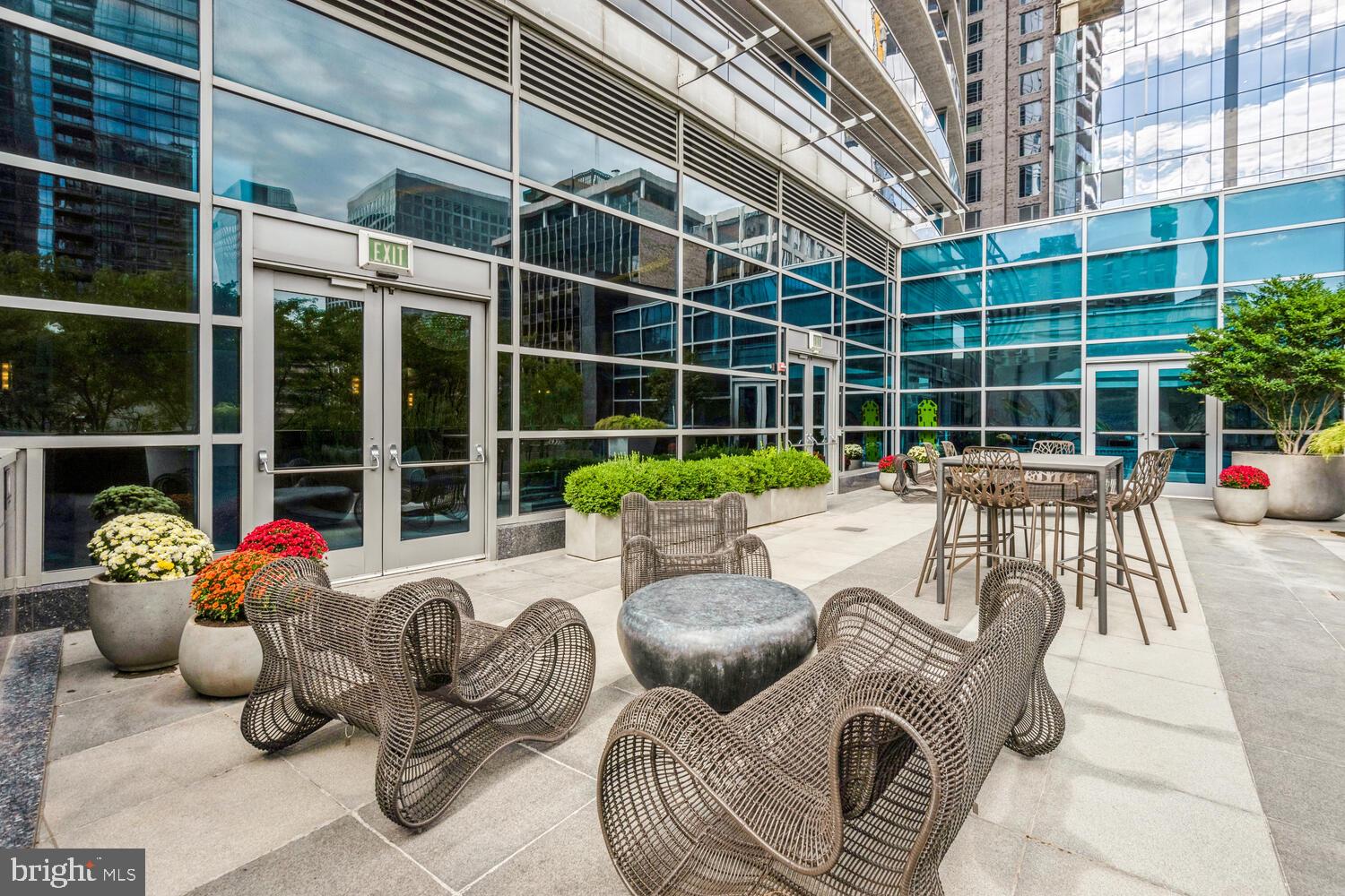 TURNBERRY TOWER - Residential