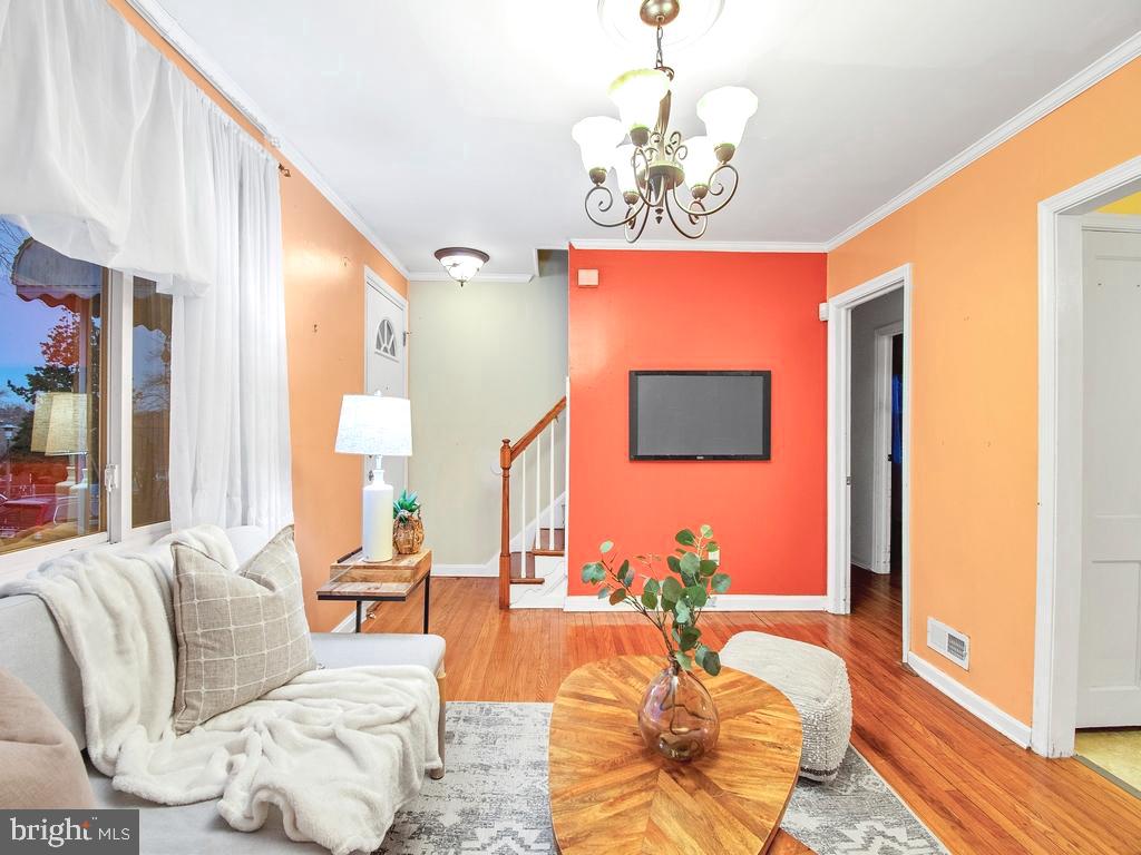 Welcome to this delightful 4-bedroom, 1.5-bathroom home in Baltimore's Gardenville community. It's the perfect blend of indoor and outdoor living with a generous yard and a cozy deck. The fully fenced yard offers privacy and endless outdoor potential. You'll find a well-appointed kitchen, inviting bedrooms, and a convenient location near amenities and transportation.
Don't miss the chance to make this Gardenville gem your own. Schedule your viewing and experience the best of Baltimore living.
