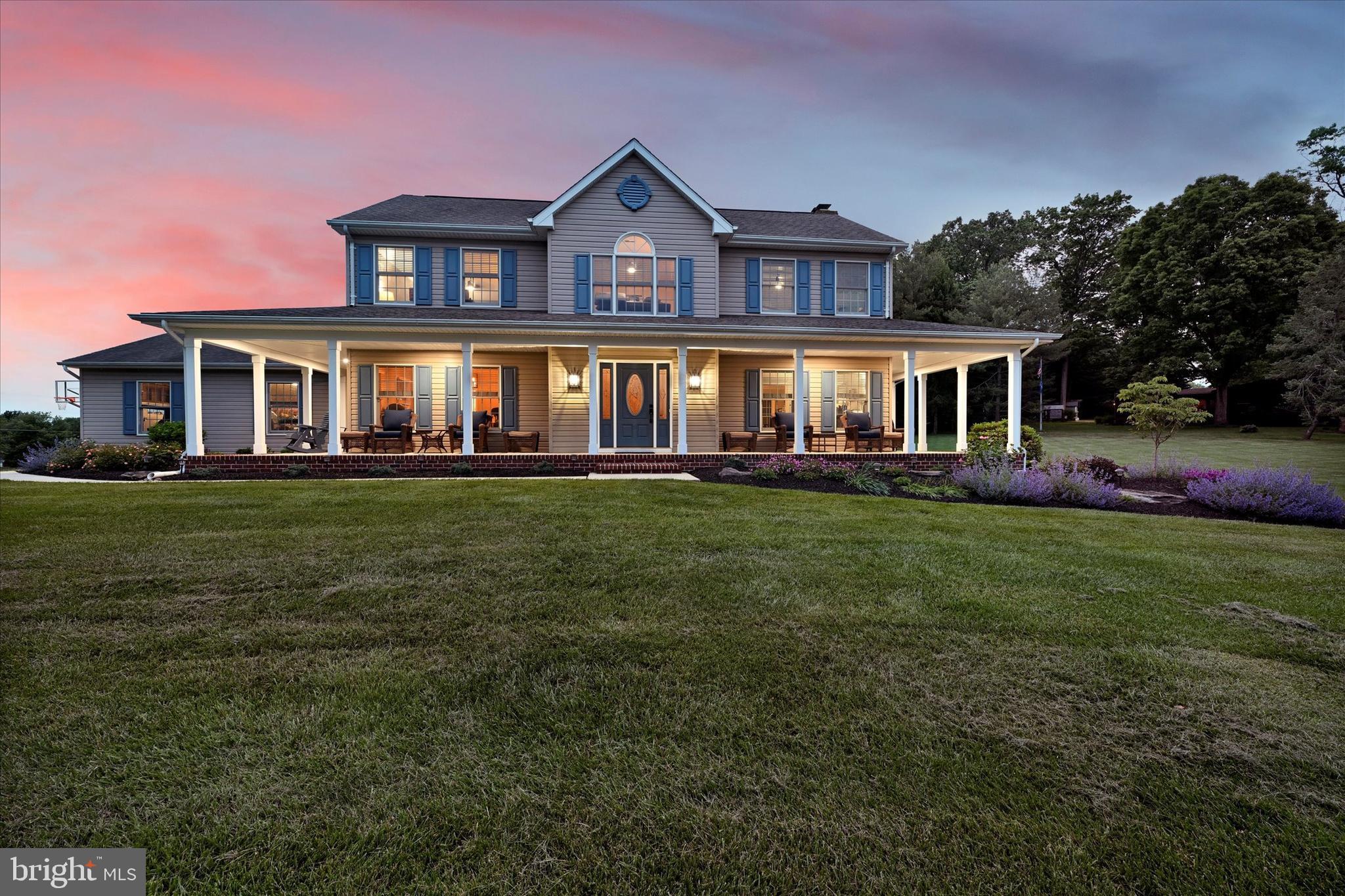 WHITE HALL - Residential