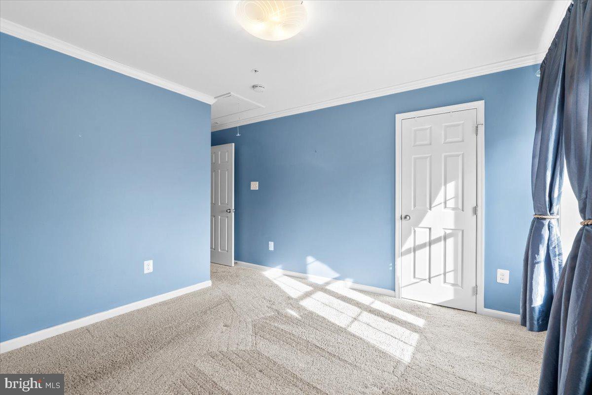 ROYAL OAKS - Residential